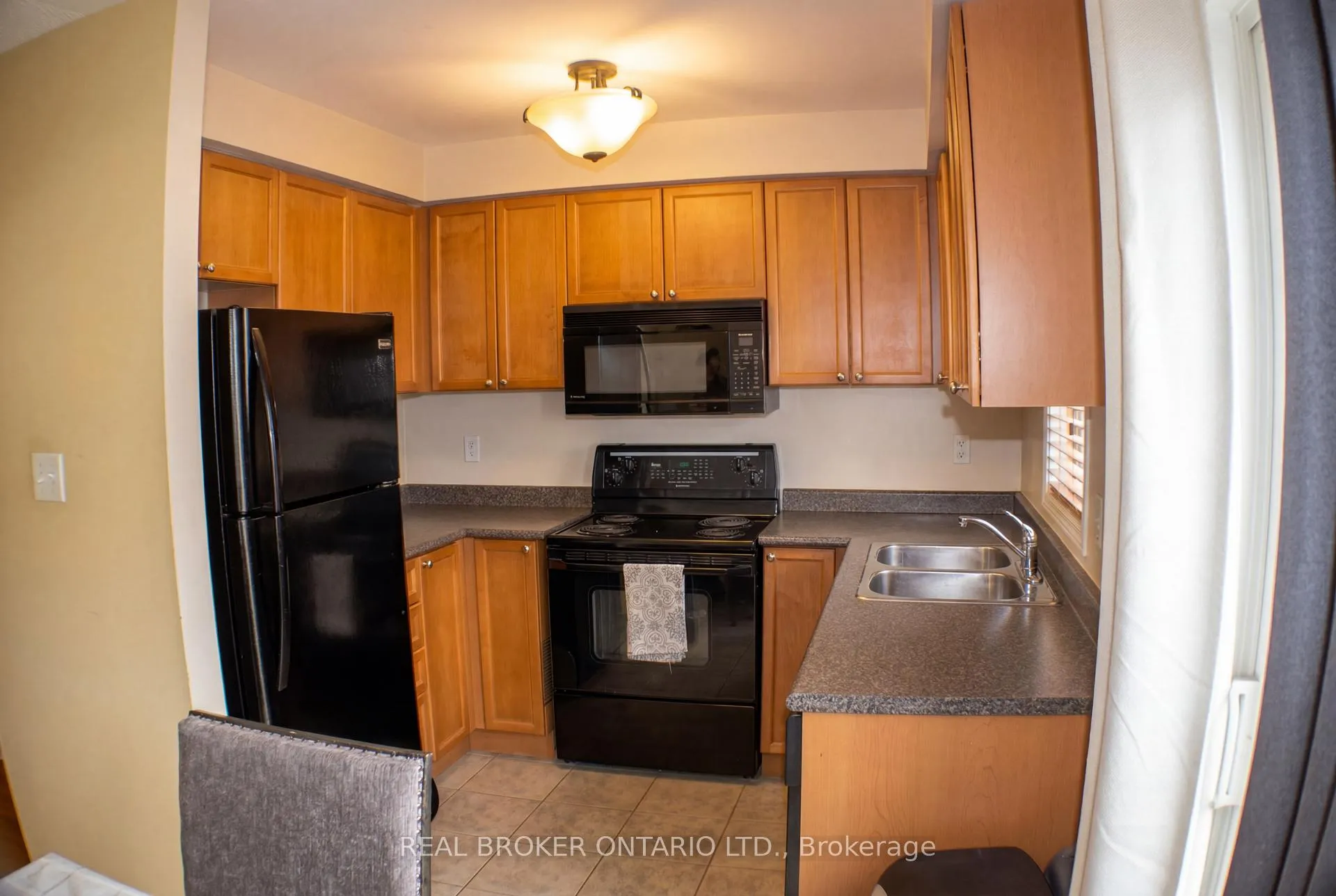 Photo 6 of 34 Axelrod Avenue, Brampton, Fletcher's Creek South — HOMEH