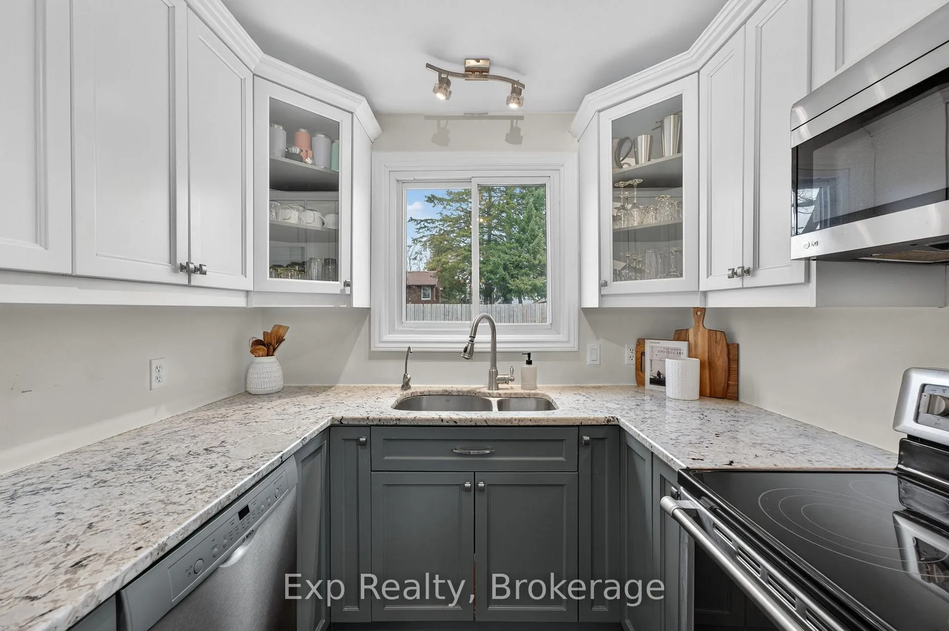 Photo 4 of 25 Mcquade Drive, Quinte West, Trenton Ward — HOMEH