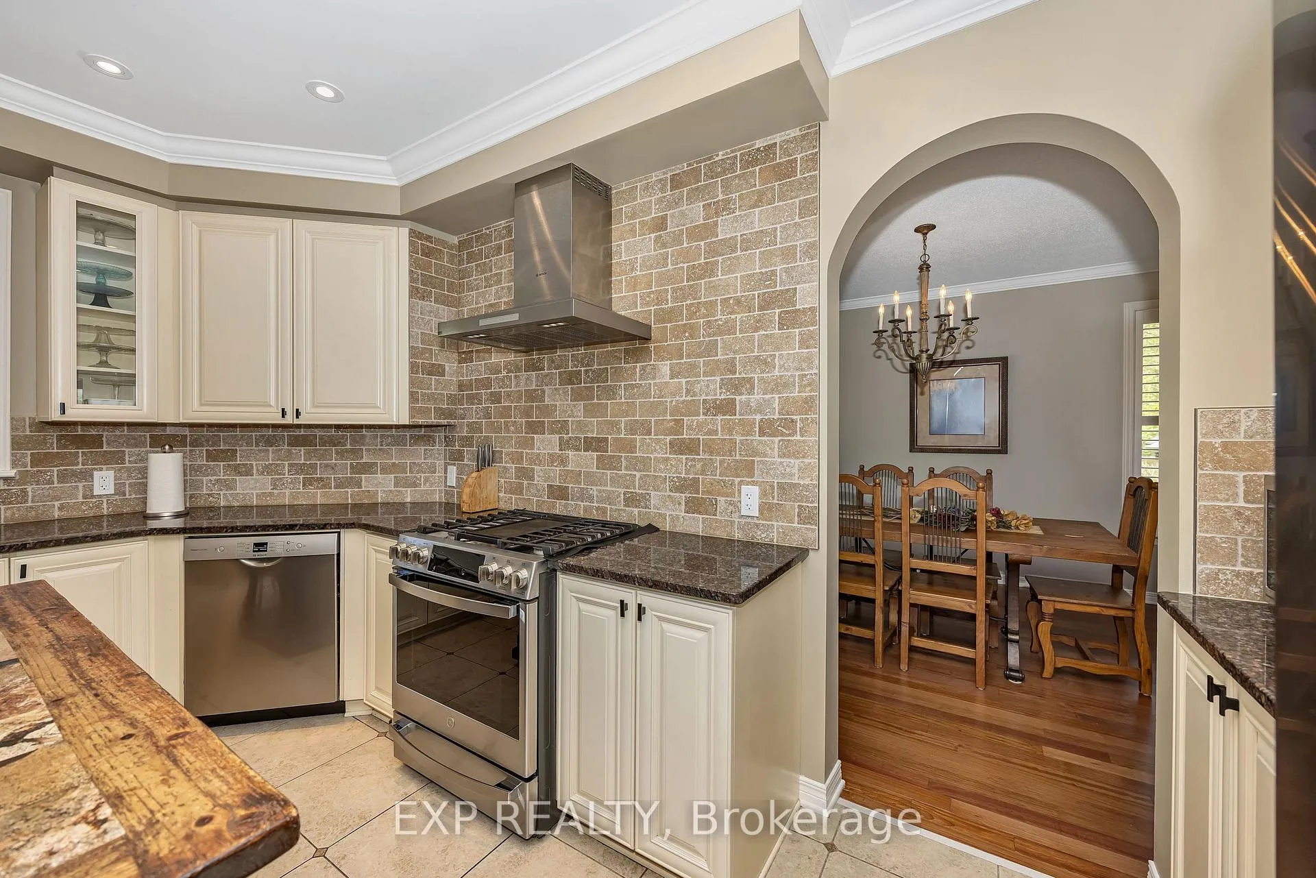 Photo 2 of 28 Sachs Forest Place, Ottawa, Barrhaven East — HOMEH