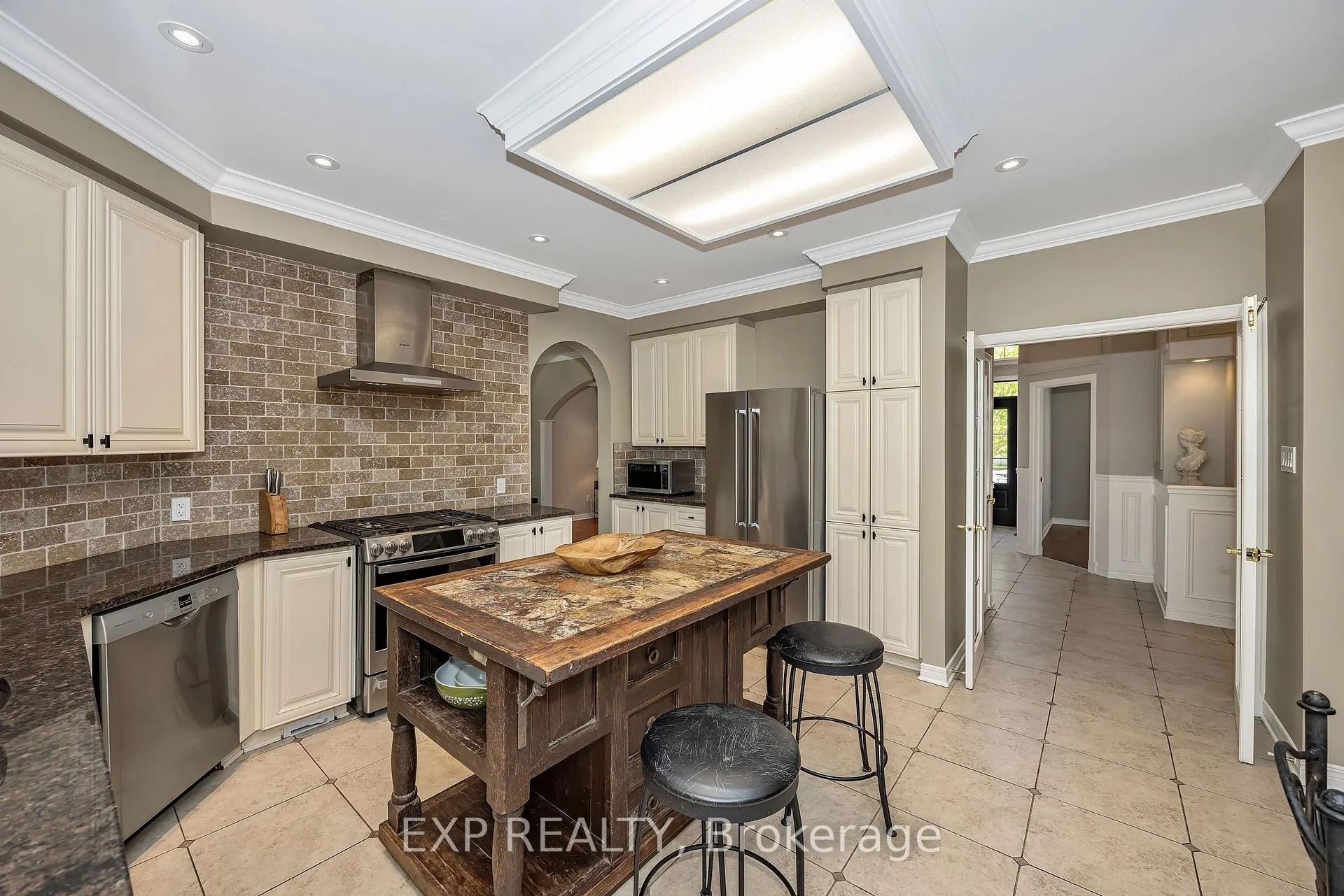 Photo 3 of 28 Sachs Forest Place, Ottawa, Barrhaven East — HOMEH