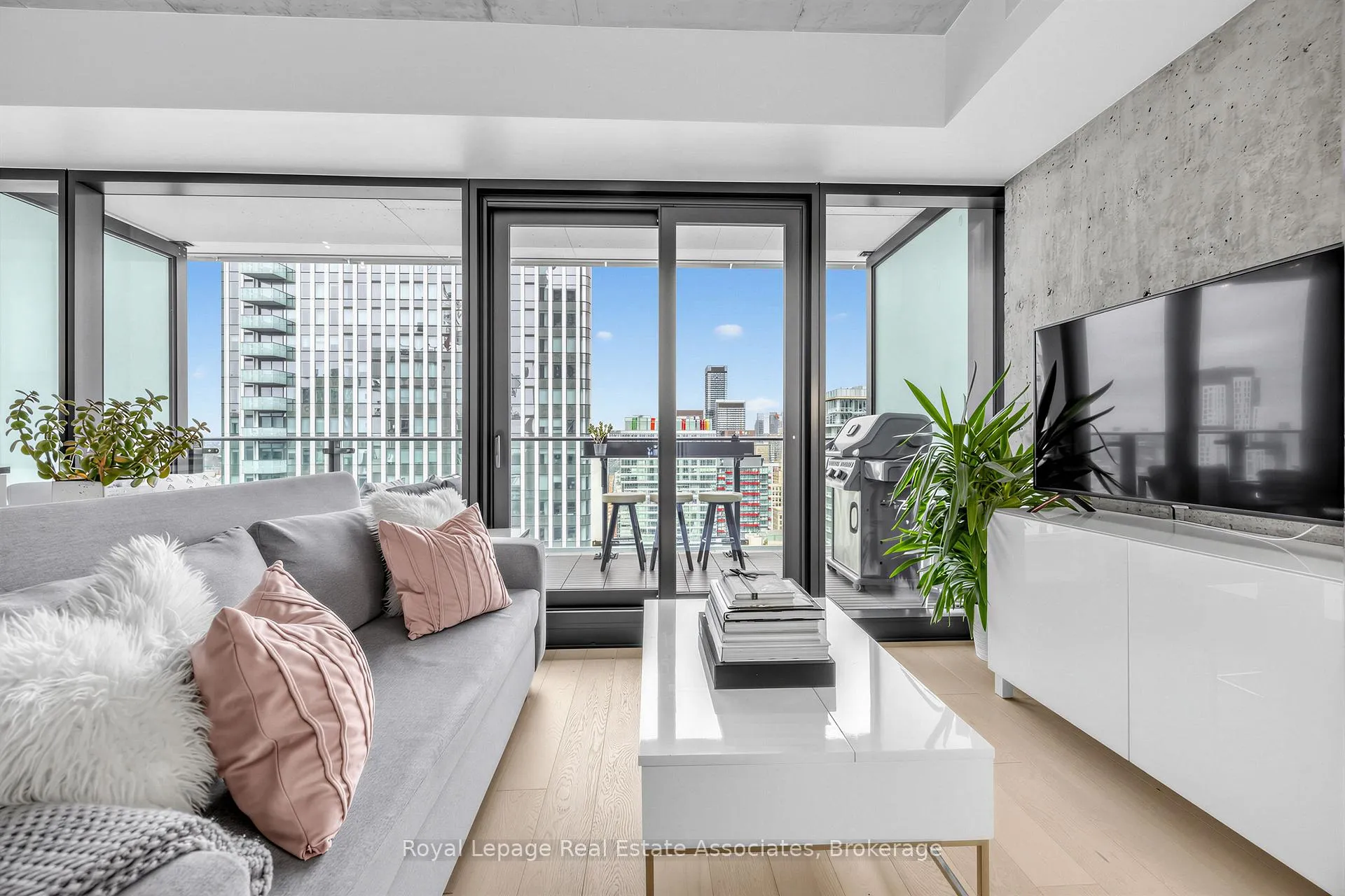 Front of Unit 3102, 224 King Street W