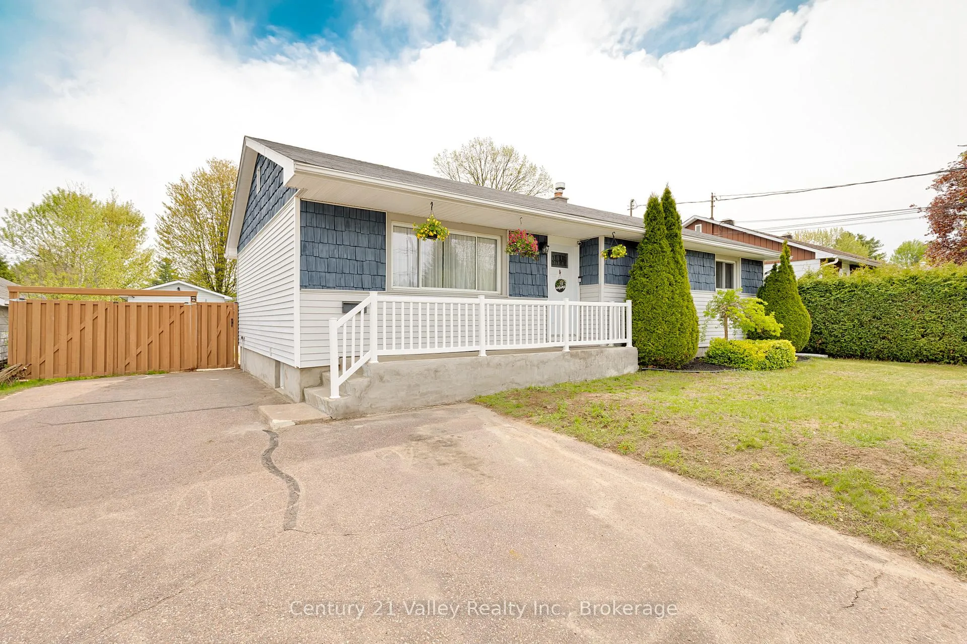 Photo 2 of 36 Mary Street, Petawawa — HOMEH