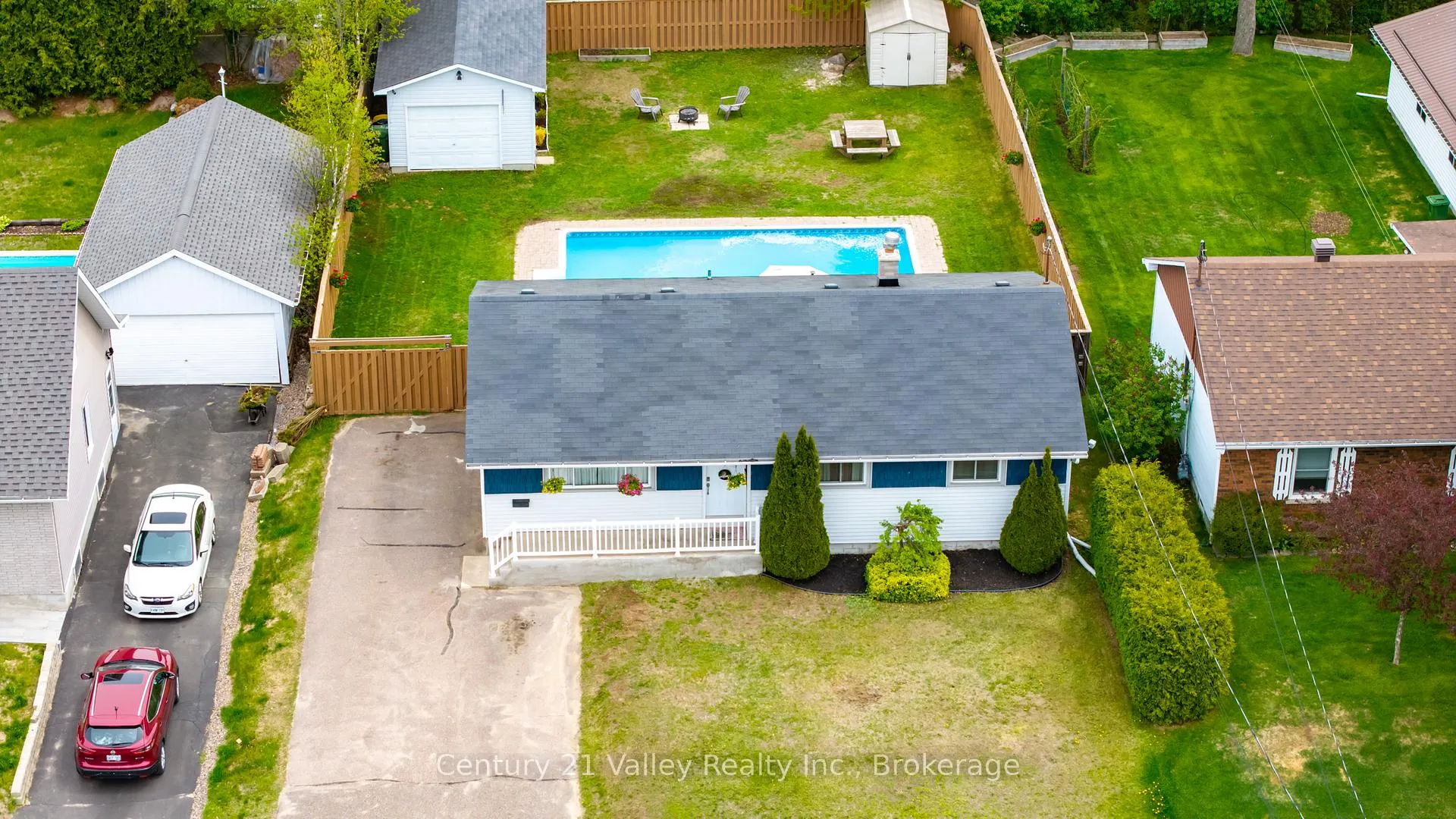 Photo 3 of 36 Mary Street, Petawawa — HOMEH