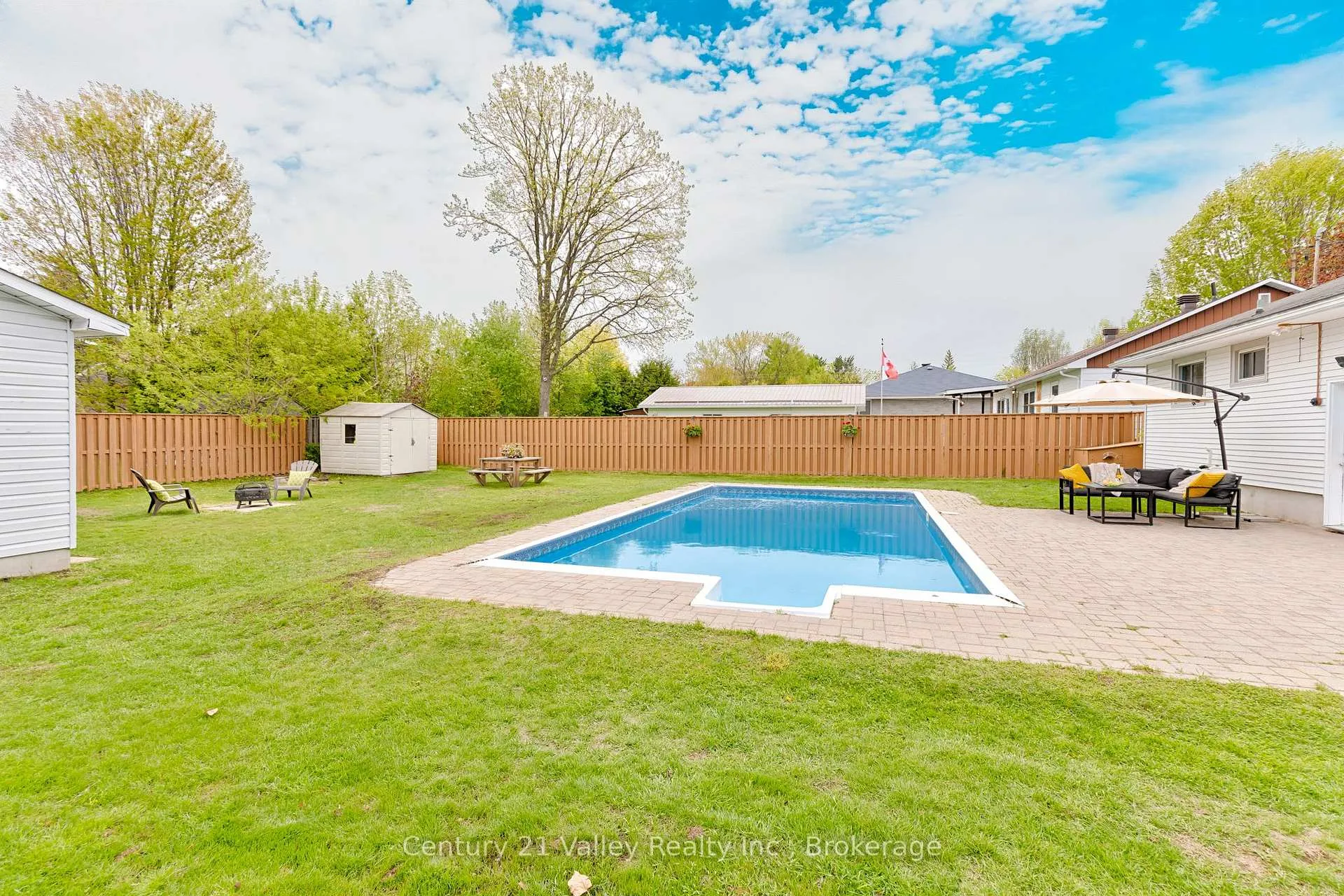 Photo 4 of 36 Mary Street, Petawawa — HOMEH
