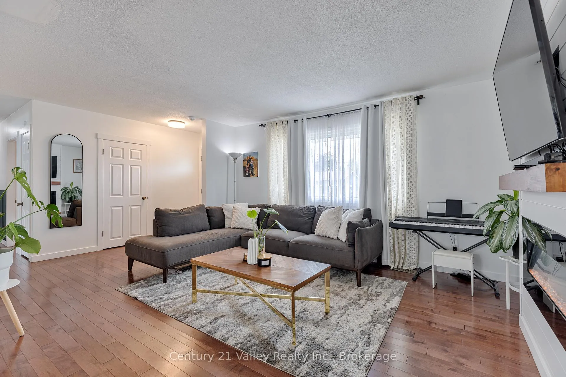Photo 8 of 36 Mary Street, Petawawa — HOMEH