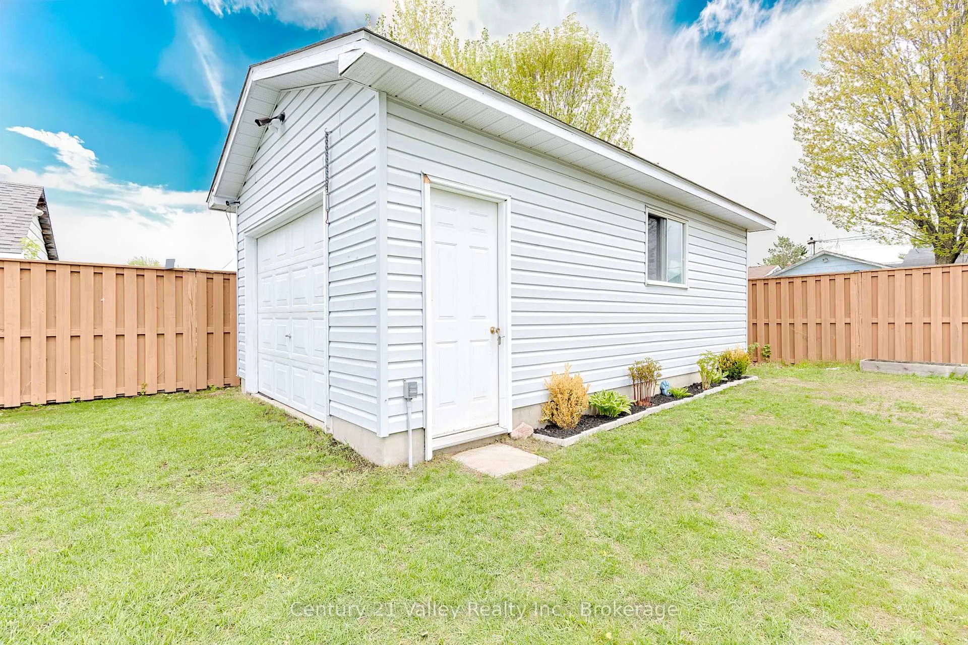 Photo 34 of 36 Mary Street, Petawawa — HOMEH