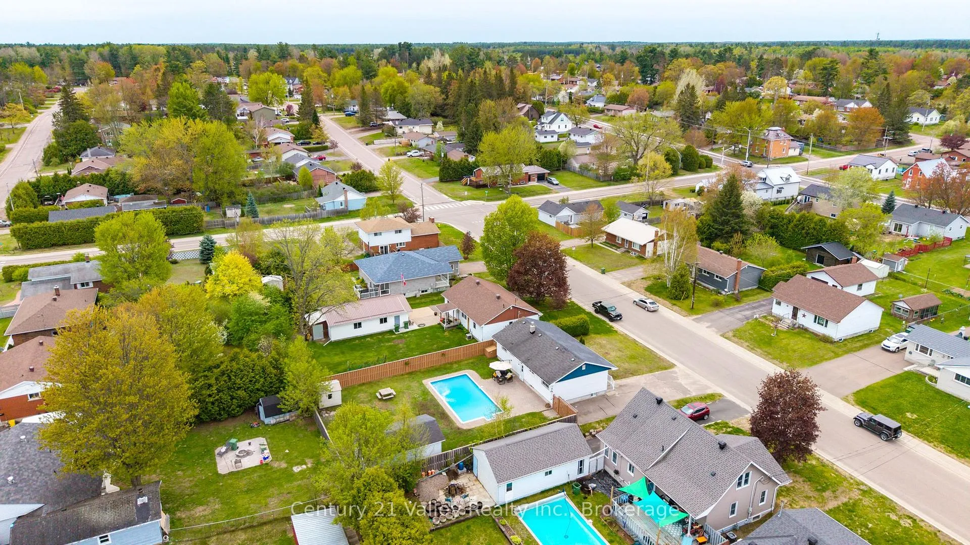 Photo 43 of 36 Mary Street, Petawawa — HOMEH