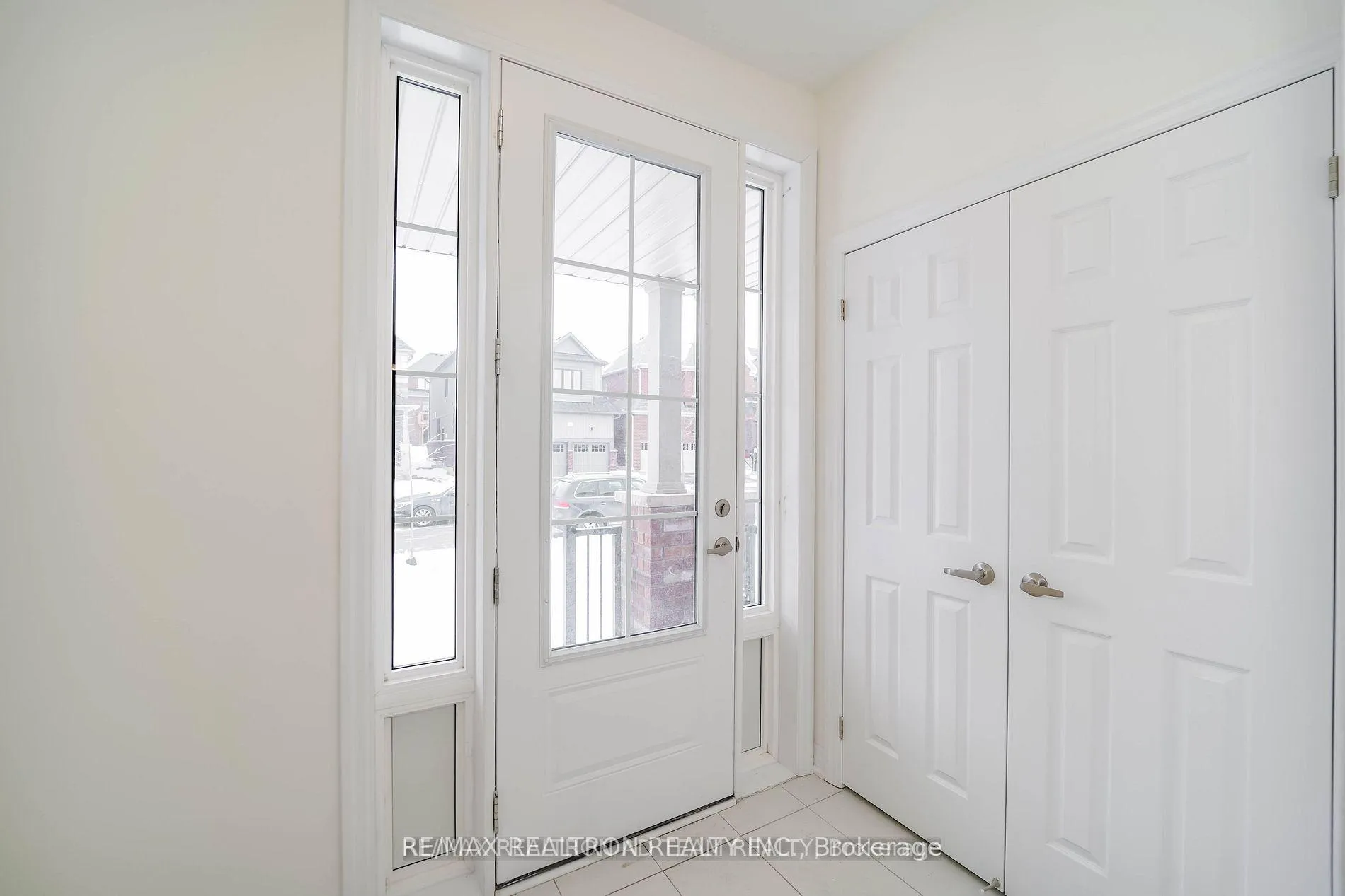 Photo 4 of 79 Northrop Avenue, Clarington, Newcastle — HOMEH