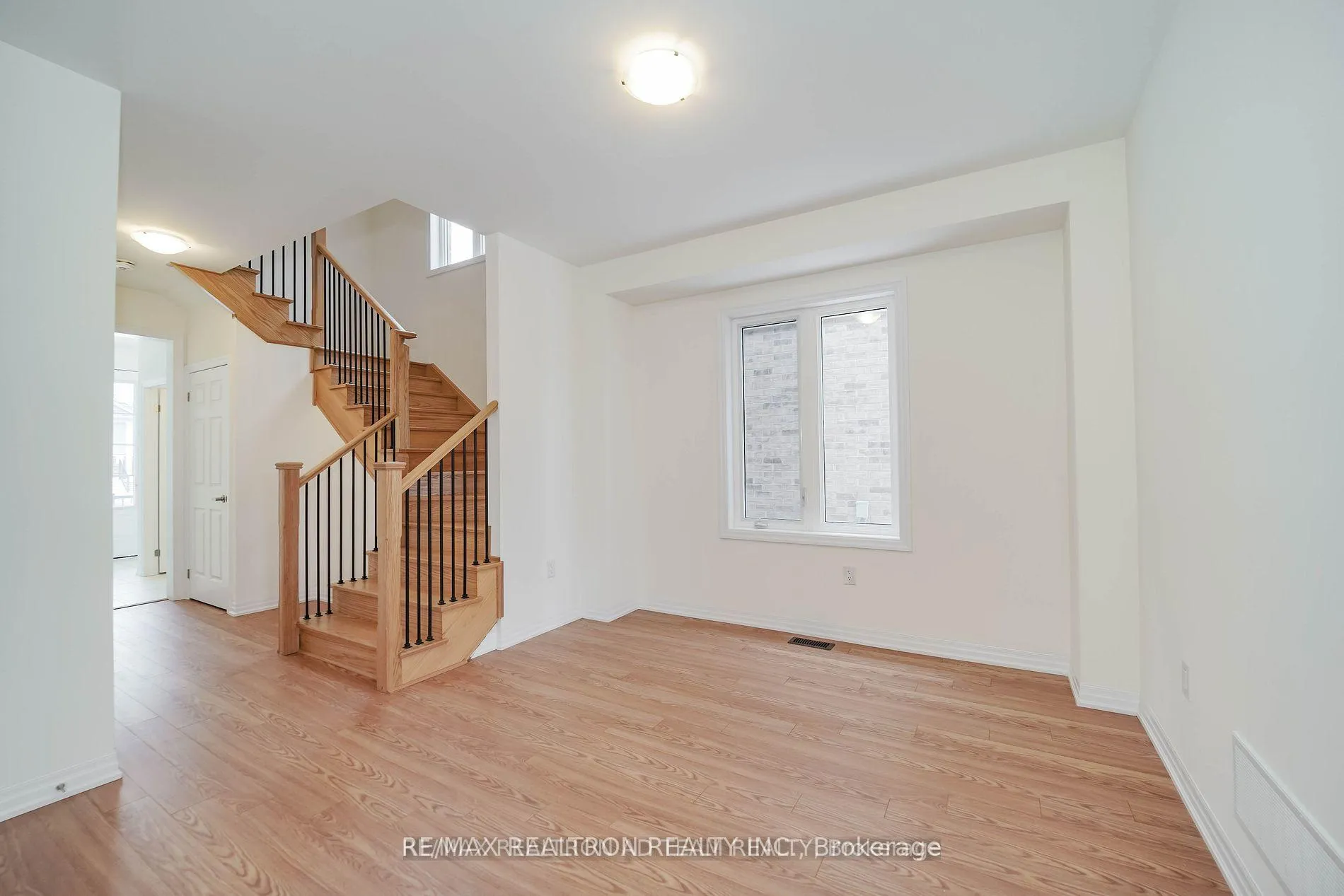 Photo 7 of 79 Northrop Avenue, Clarington, Newcastle — HOMEH