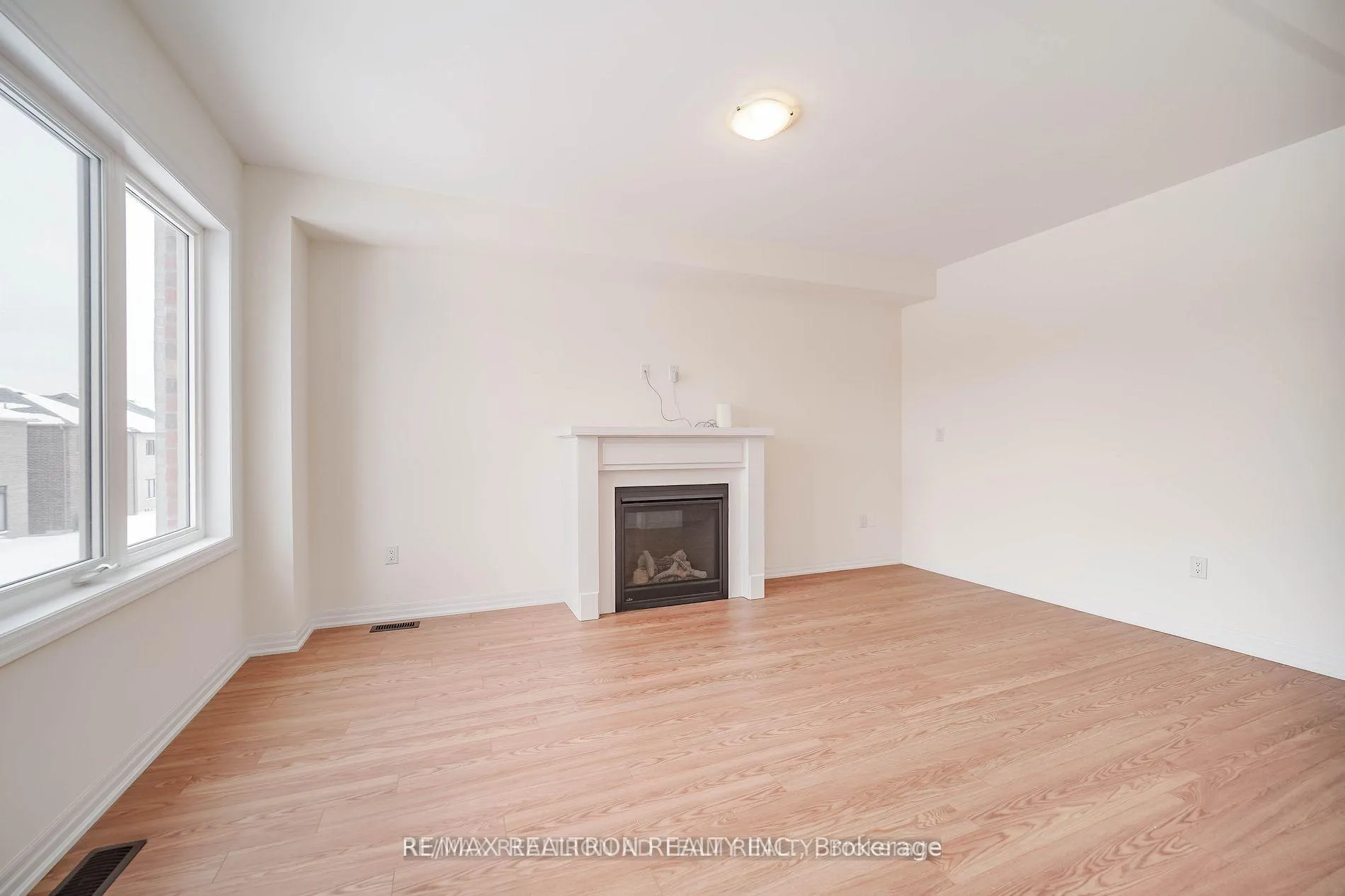 Photo 10 of 79 Northrop Avenue, Clarington, Newcastle — HOMEH