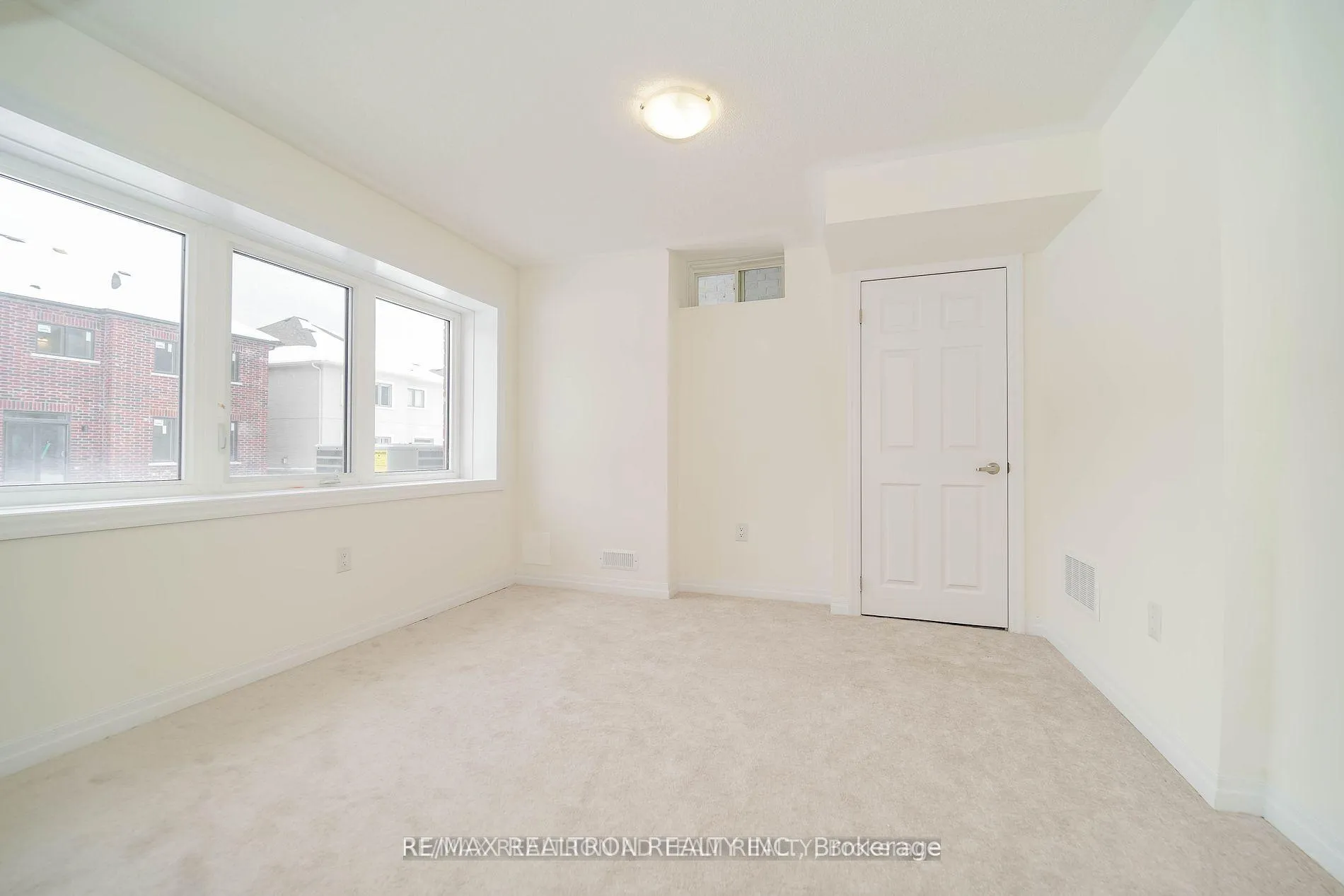 Photo 32 of 79 Northrop Avenue, Clarington, Newcastle — HOMEH