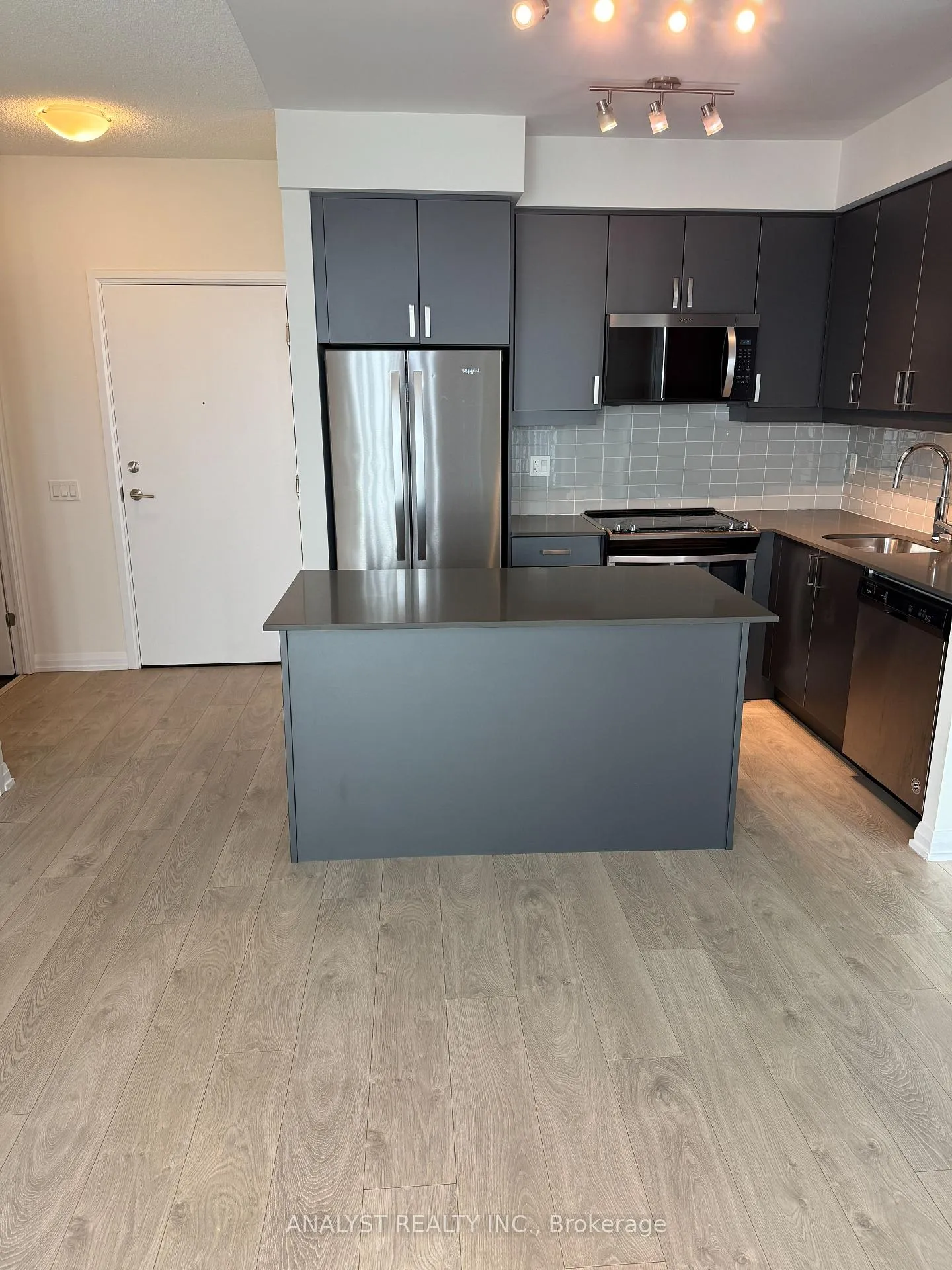 Photo 3 of Unit 3614, 7895 Jane Street, Vaughan, Concord — HOMEH