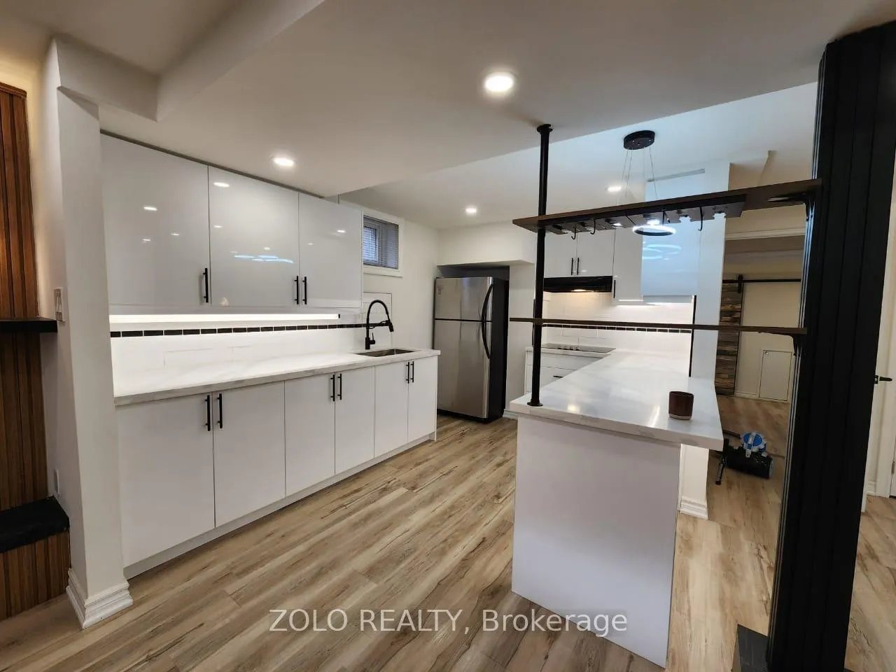 Photo 2 of Unit lower, 3 Cabot Court, Aurora, Aurora Heights — HOMEH