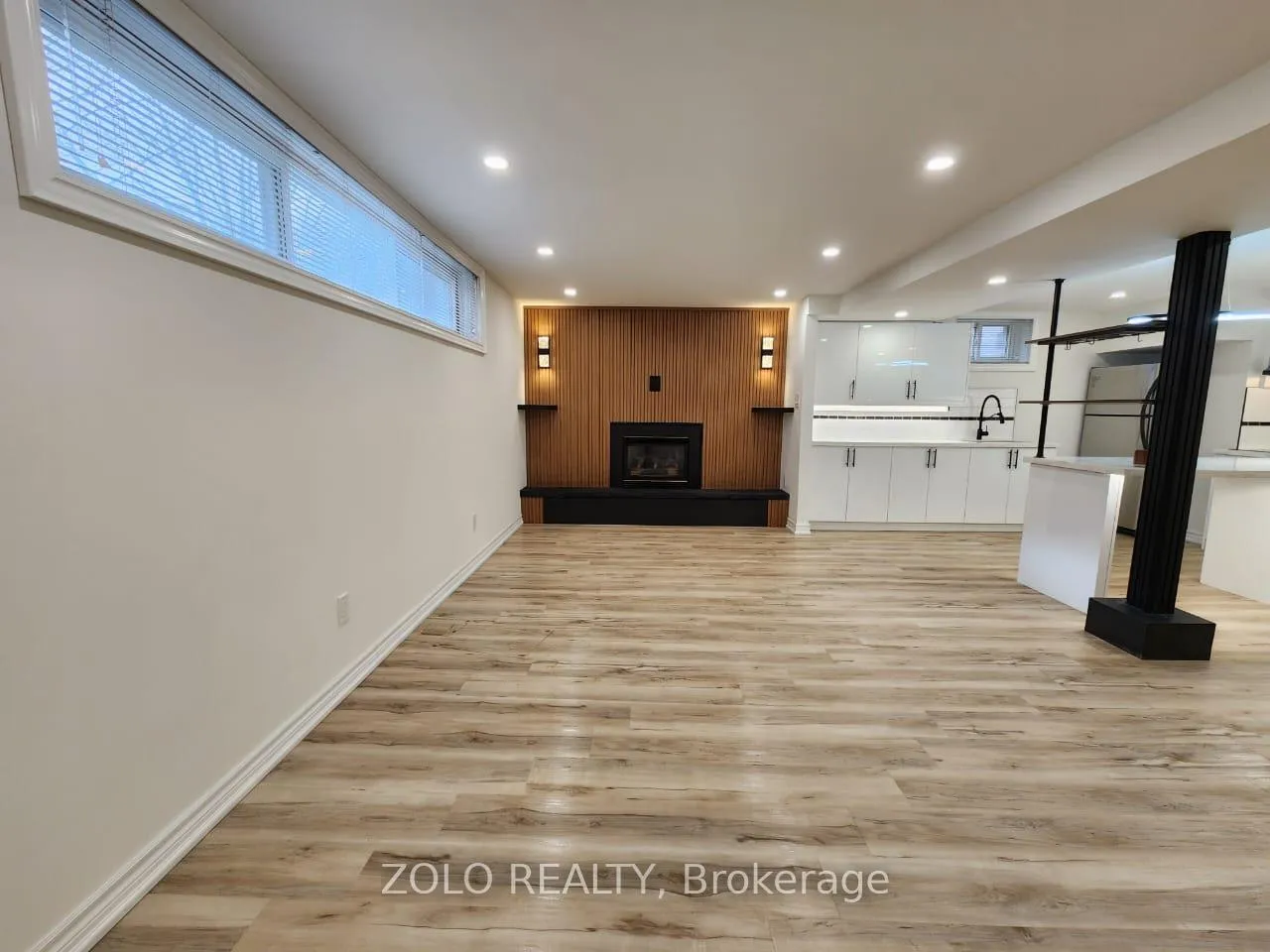 Photo 4 of Unit lower, 3 Cabot Court, Aurora, Aurora Heights — HOMEH