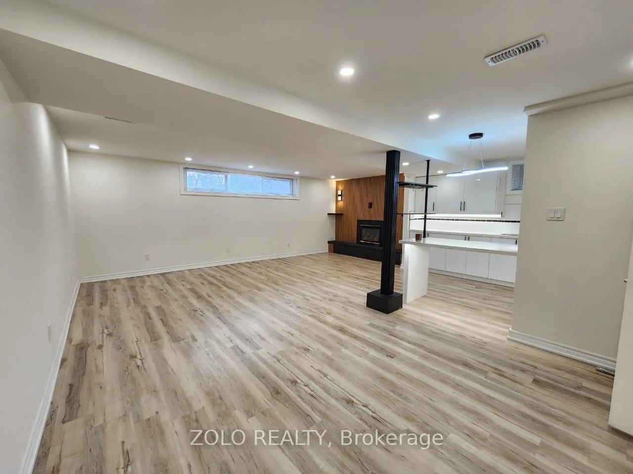 Photo 6 of Unit lower, 3 Cabot Court, Aurora, Aurora Heights — HOMEH