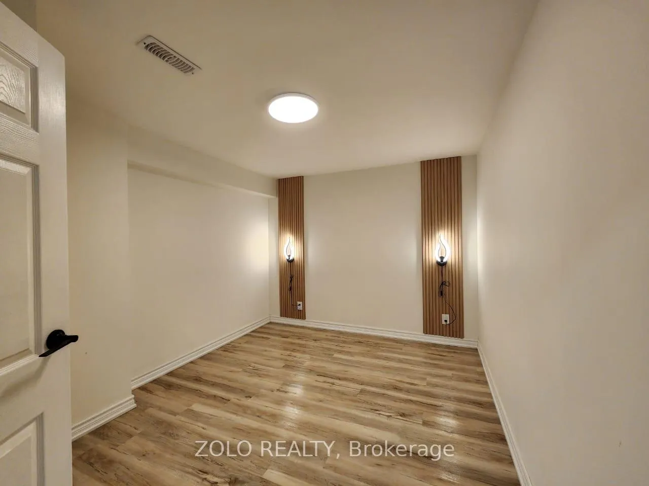 Photo 7 of Unit lower, 3 Cabot Court, Aurora, Aurora Heights — HOMEH