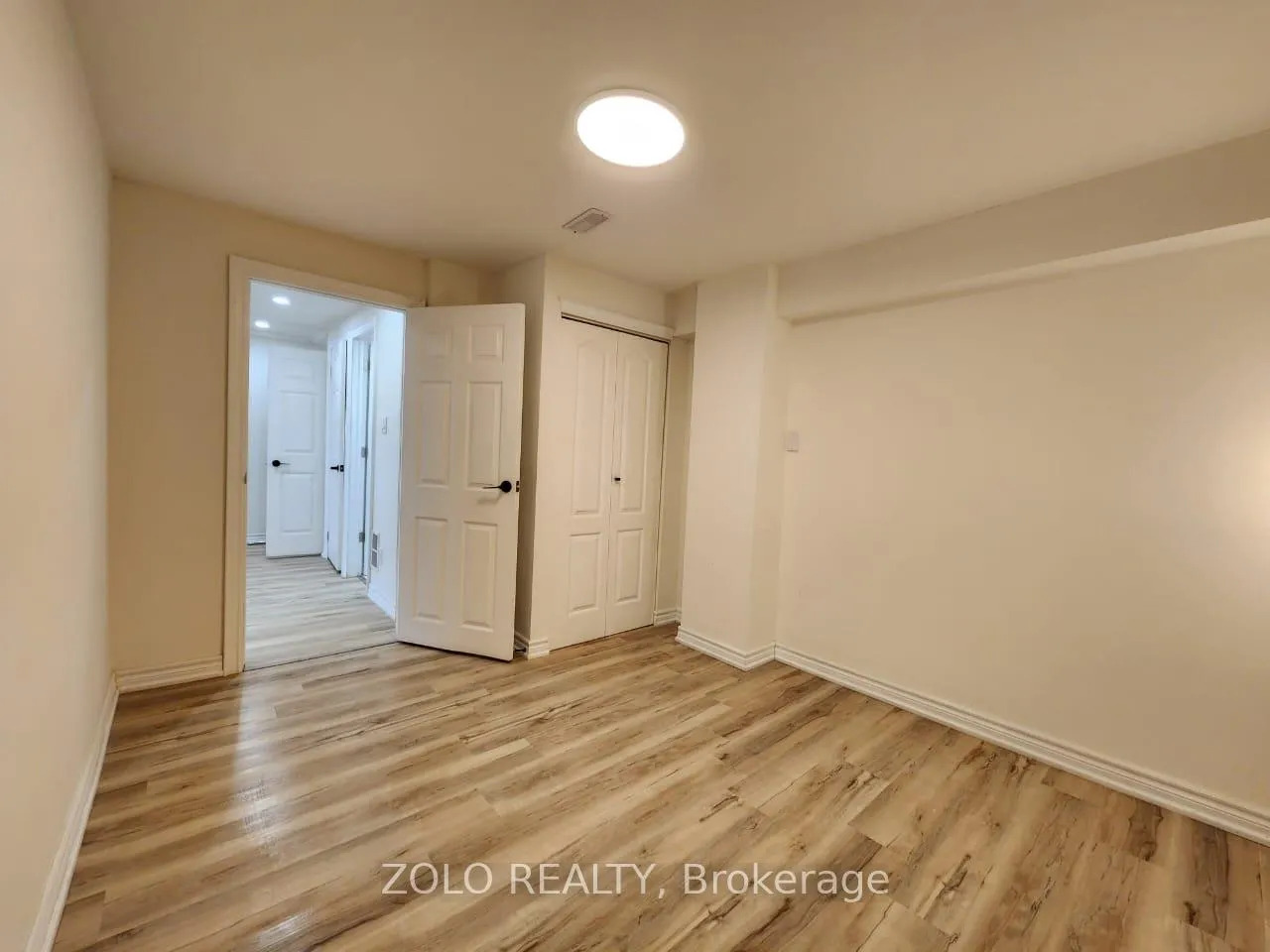 Photo 8 of Unit lower, 3 Cabot Court, Aurora, Aurora Heights — HOMEH
