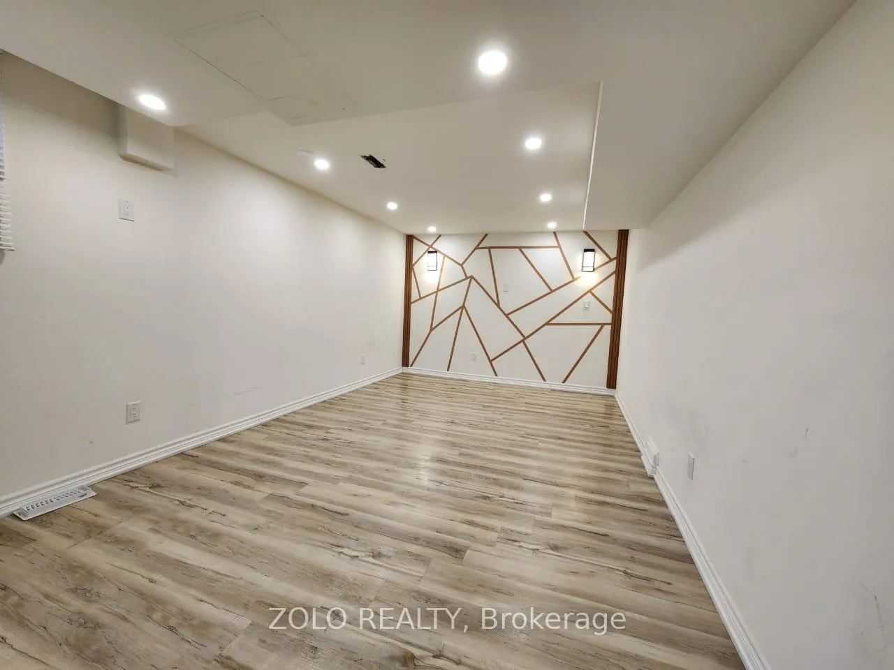 Photo 9 of Unit lower, 3 Cabot Court, Aurora, Aurora Heights — HOMEH