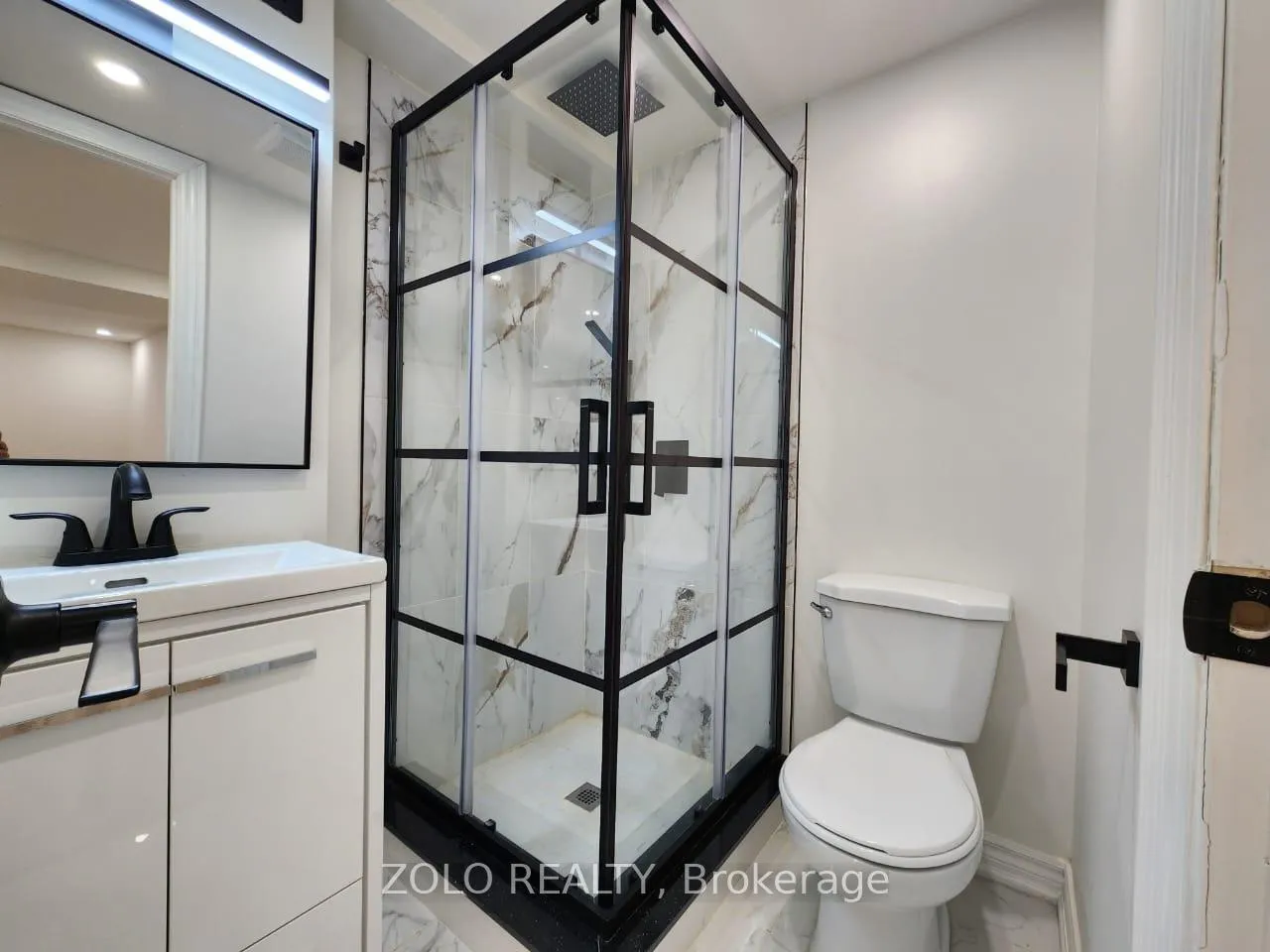 Photo 11 of Unit lower, 3 Cabot Court, Aurora, Aurora Heights — HOMEH