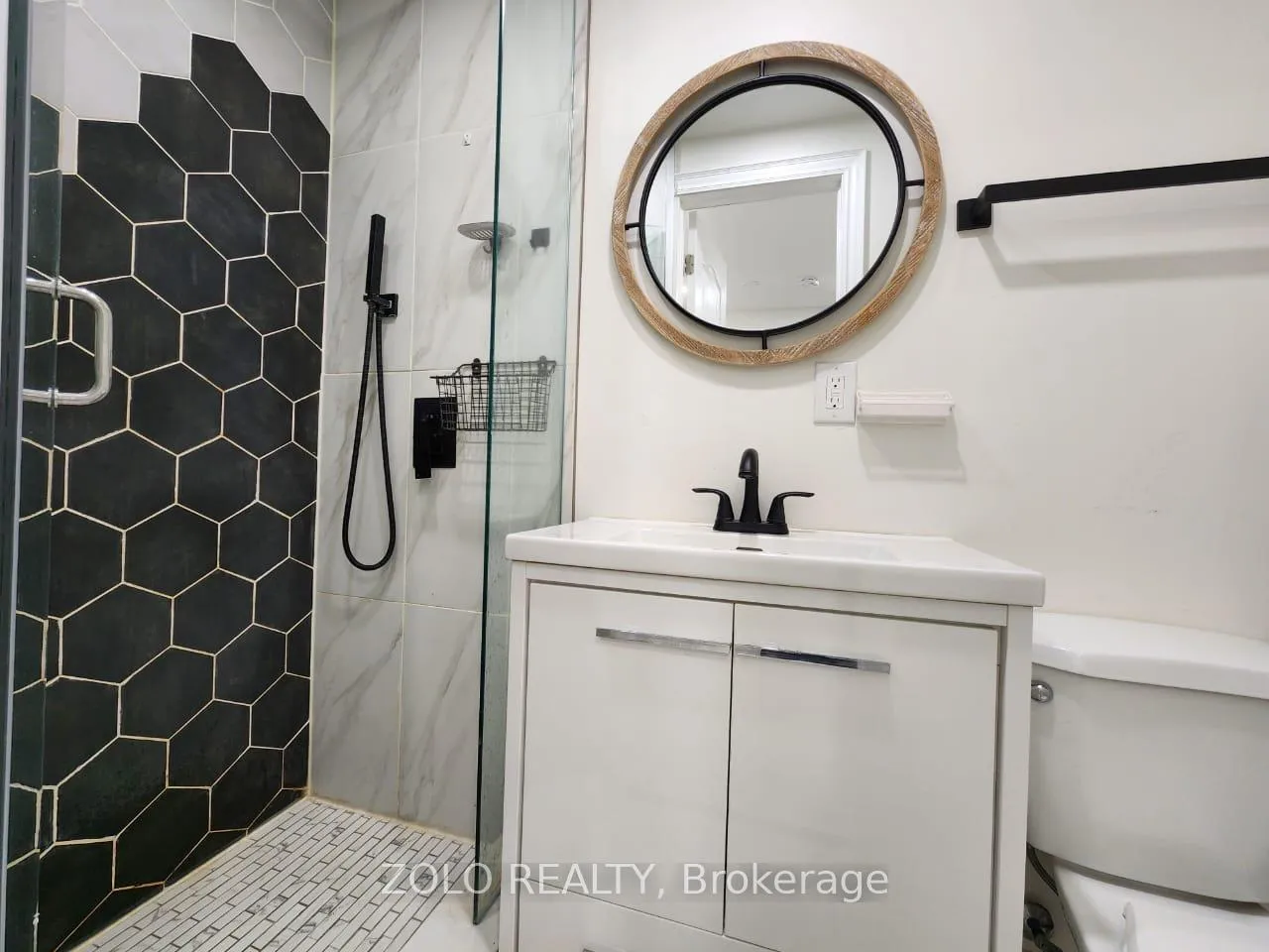 Photo 12 of Unit lower, 3 Cabot Court, Aurora, Aurora Heights — HOMEH