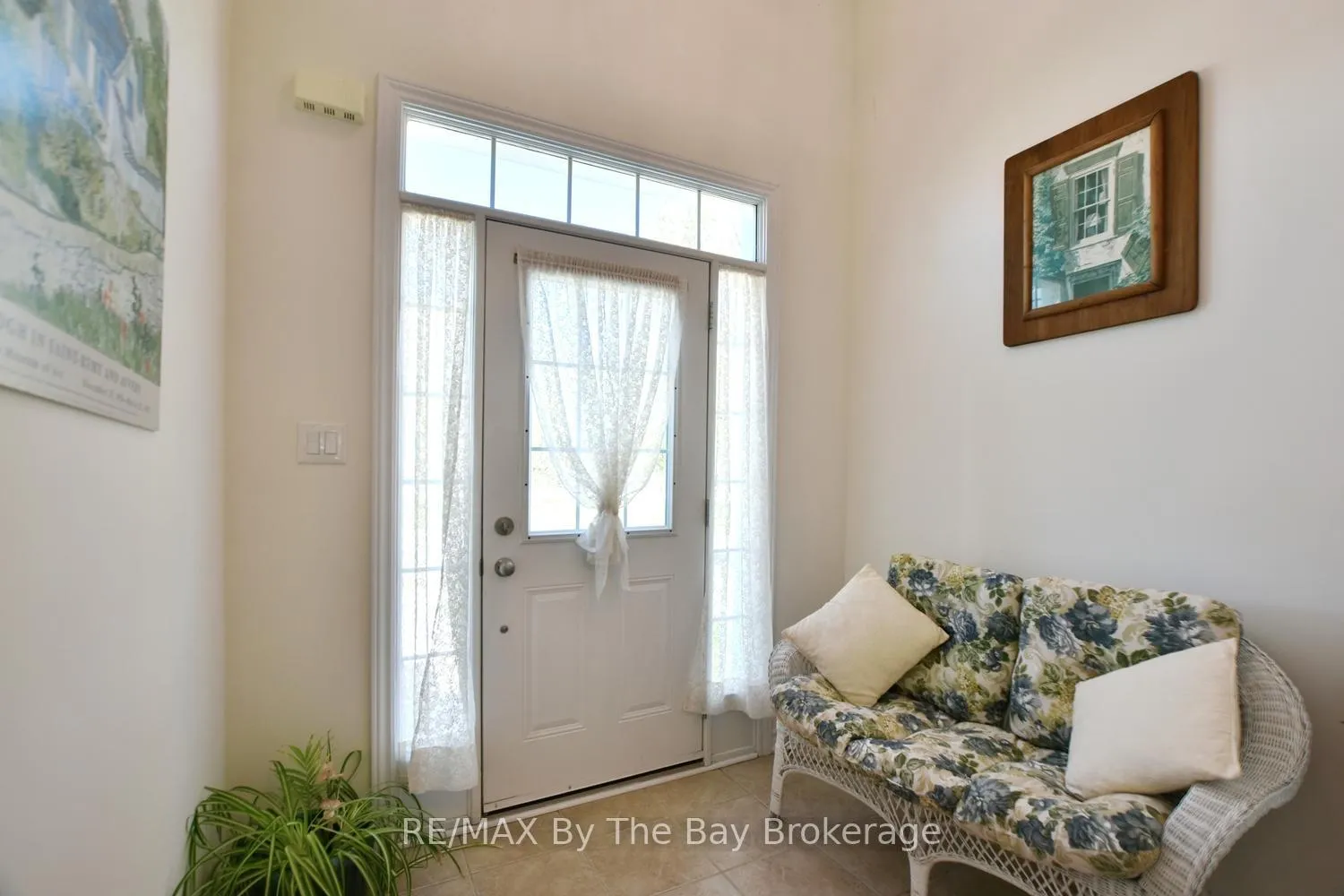 Photo 7 of 58 Providence Way, Wasaga Beach — HOMEH