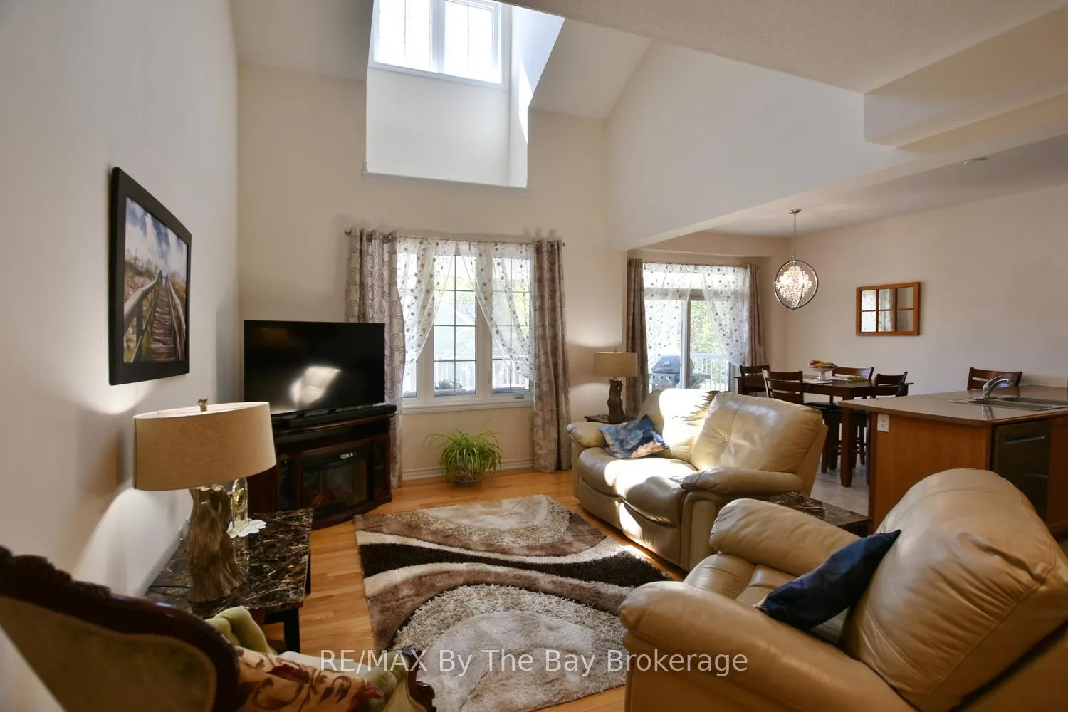 Photo 13 of 58 Providence Way, Wasaga Beach — HOMEH