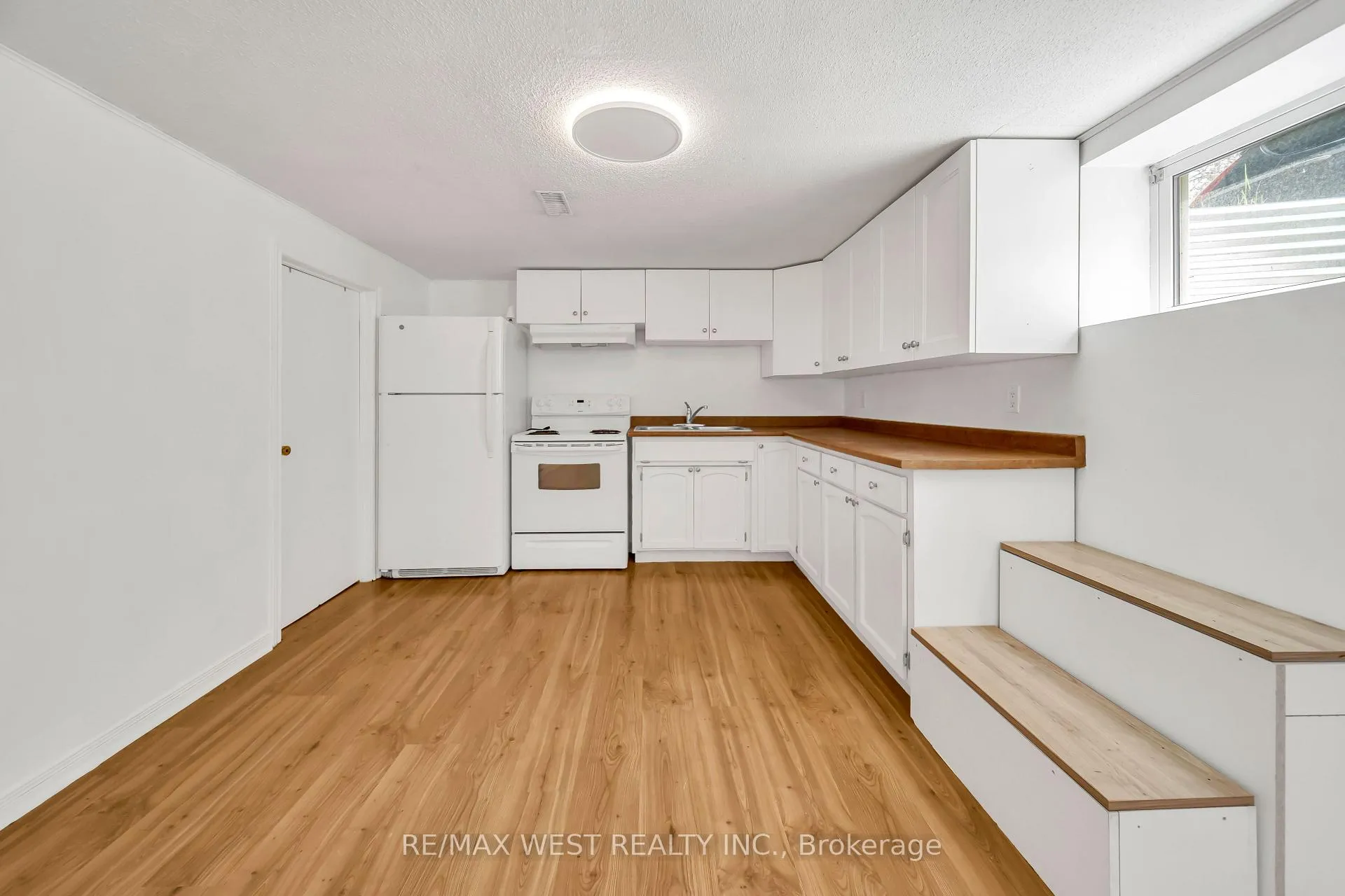 Photo 3 of Unit Lower, 62 Greendale Crescent, Kitchener, Chicopee/Freeport — HOMEH