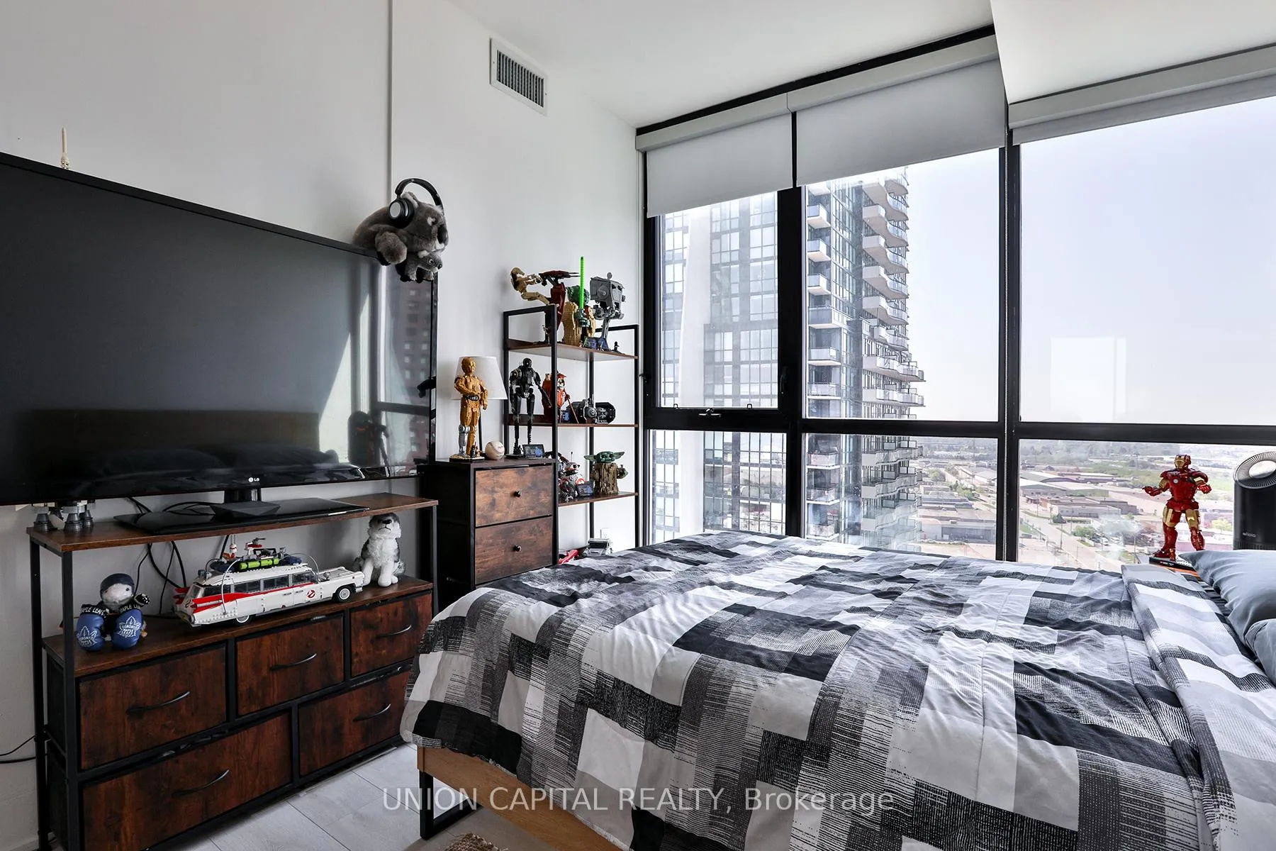 Photo 13 of Unit 1802, 2908 Highway 7 Road, Vaughan, Concord — HOMEH