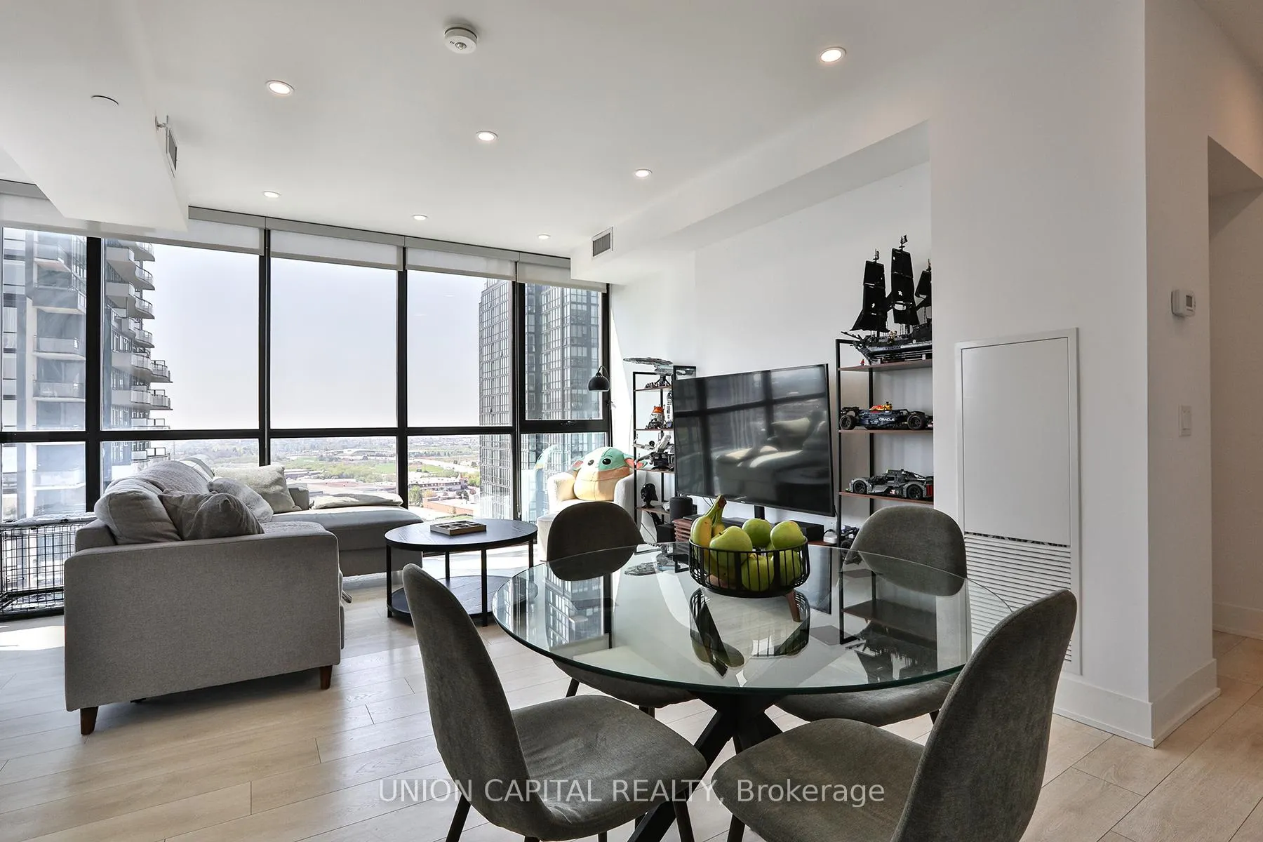 Photo 4 of Unit 1802, 2908 Highway 7 Road, Vaughan, Concord — HOMEH