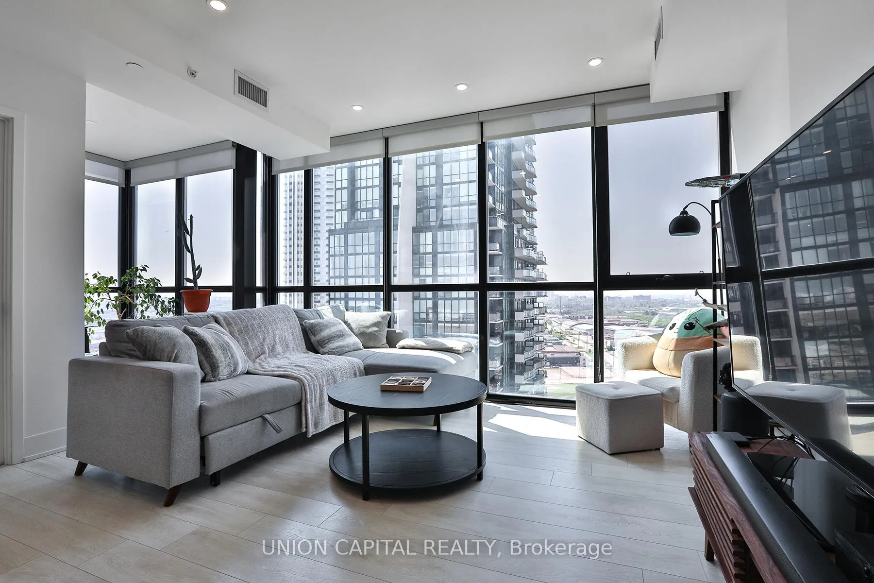 Photo 6 of Unit 1802, 2908 Highway 7 Road, Vaughan, Concord — HOMEH