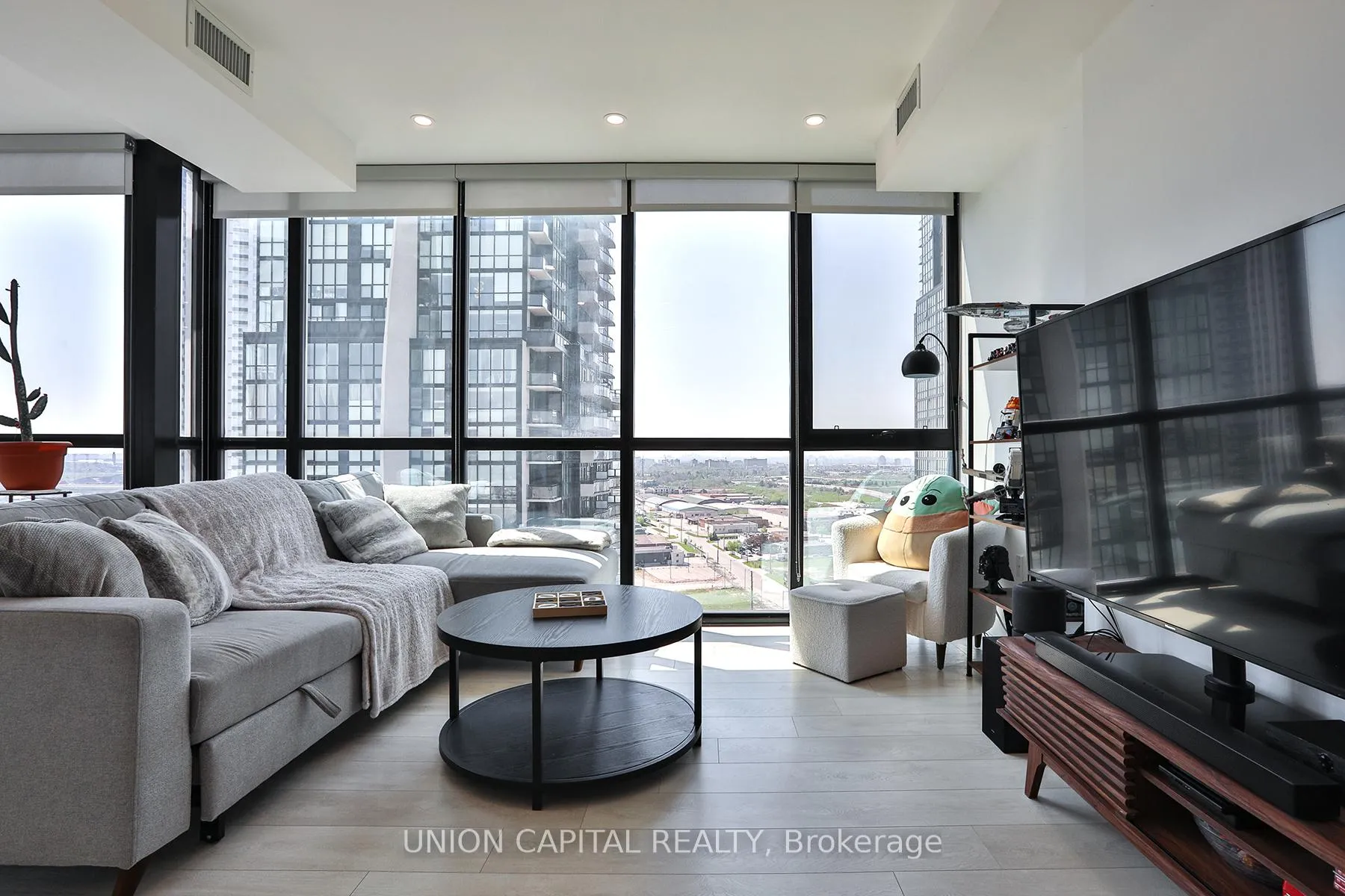 Photo 7 of Unit 1802, 2908 Highway 7 Road, Vaughan, Concord — HOMEH