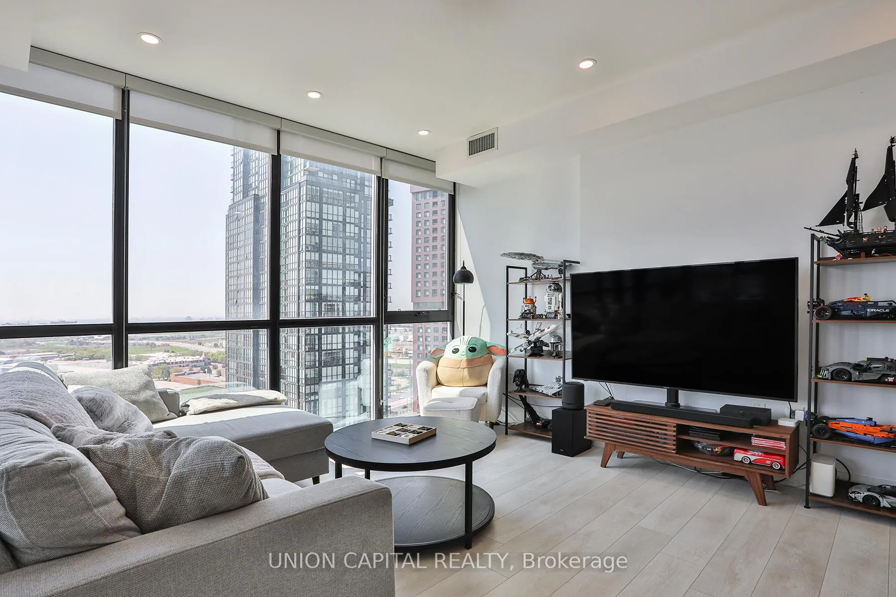 Photo 11 of Unit 1802, 2908 Highway 7 Road, Vaughan, Concord — HOMEH