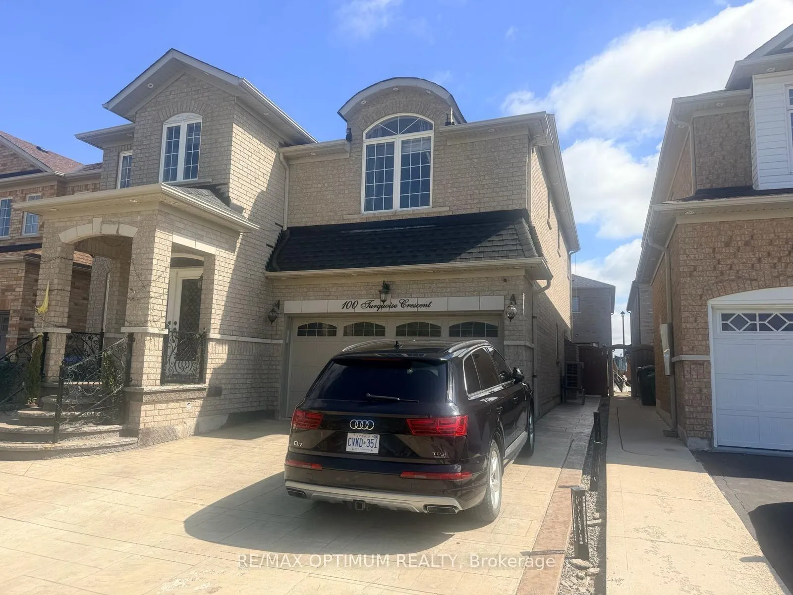 Photo 3 of 100 Turquoise Crescent, Brampton, Bram East — HOMEH