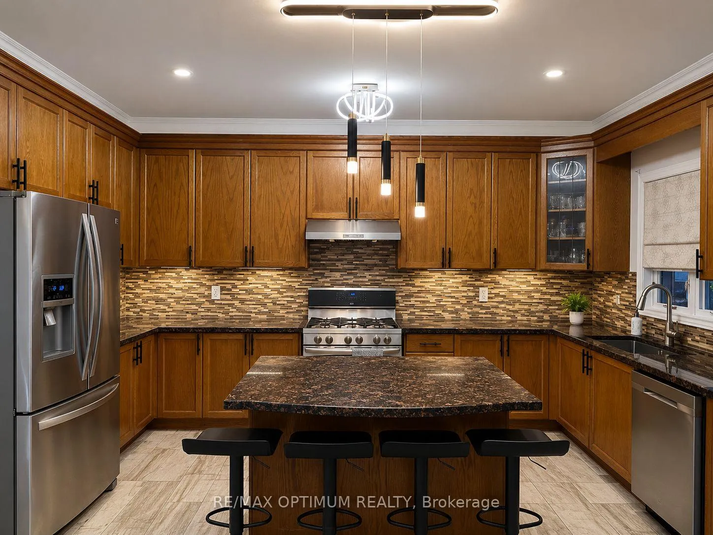 Photo 9 of 100 Turquoise Crescent, Brampton, Bram East — HOMEH