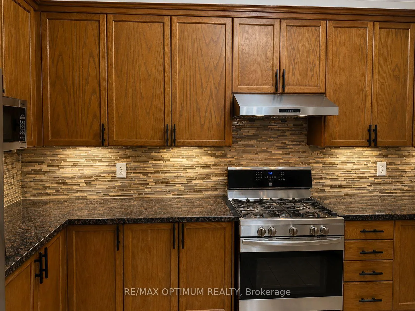 Photo 11 of 100 Turquoise Crescent, Brampton, Bram East — HOMEH