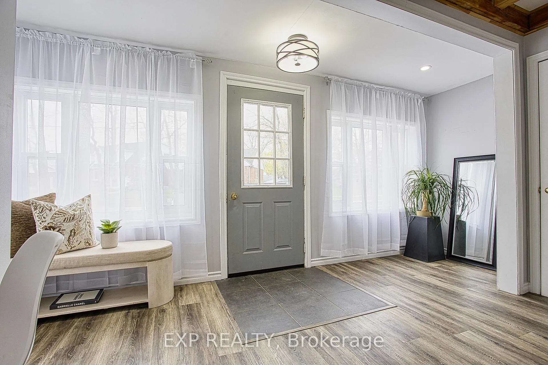 Photo 4 of 68 Riverside Drive, Welland, Broadway — HOMEH