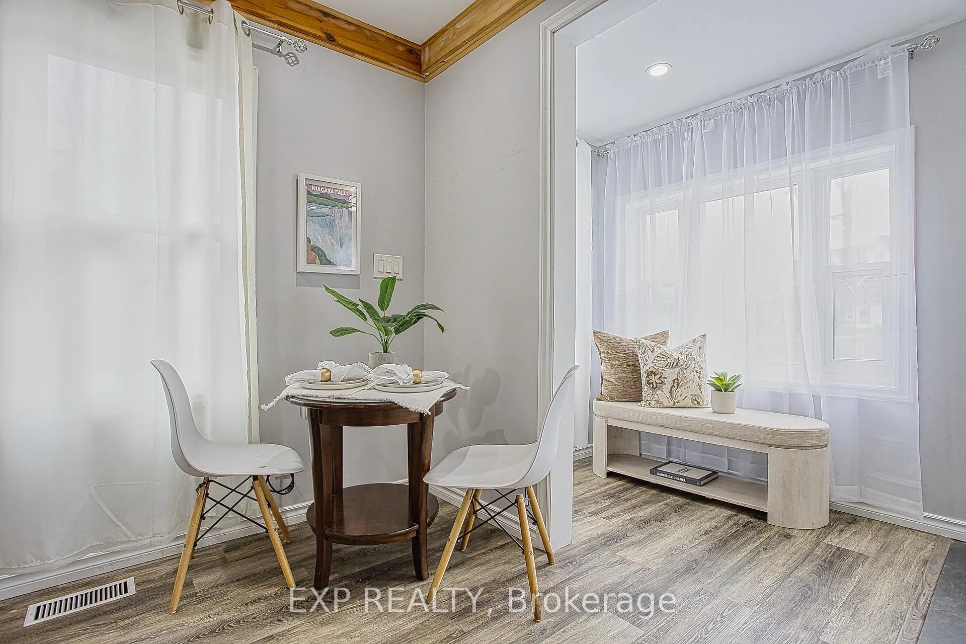 Photo 7 of 68 Riverside Drive, Welland, Broadway — HOMEH