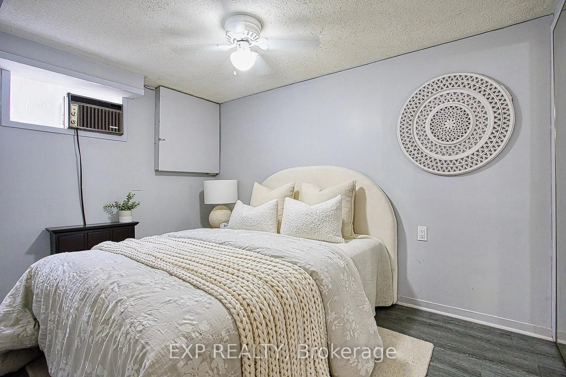 Photo 20 of 68 Riverside Drive, Welland, Broadway — HOMEH