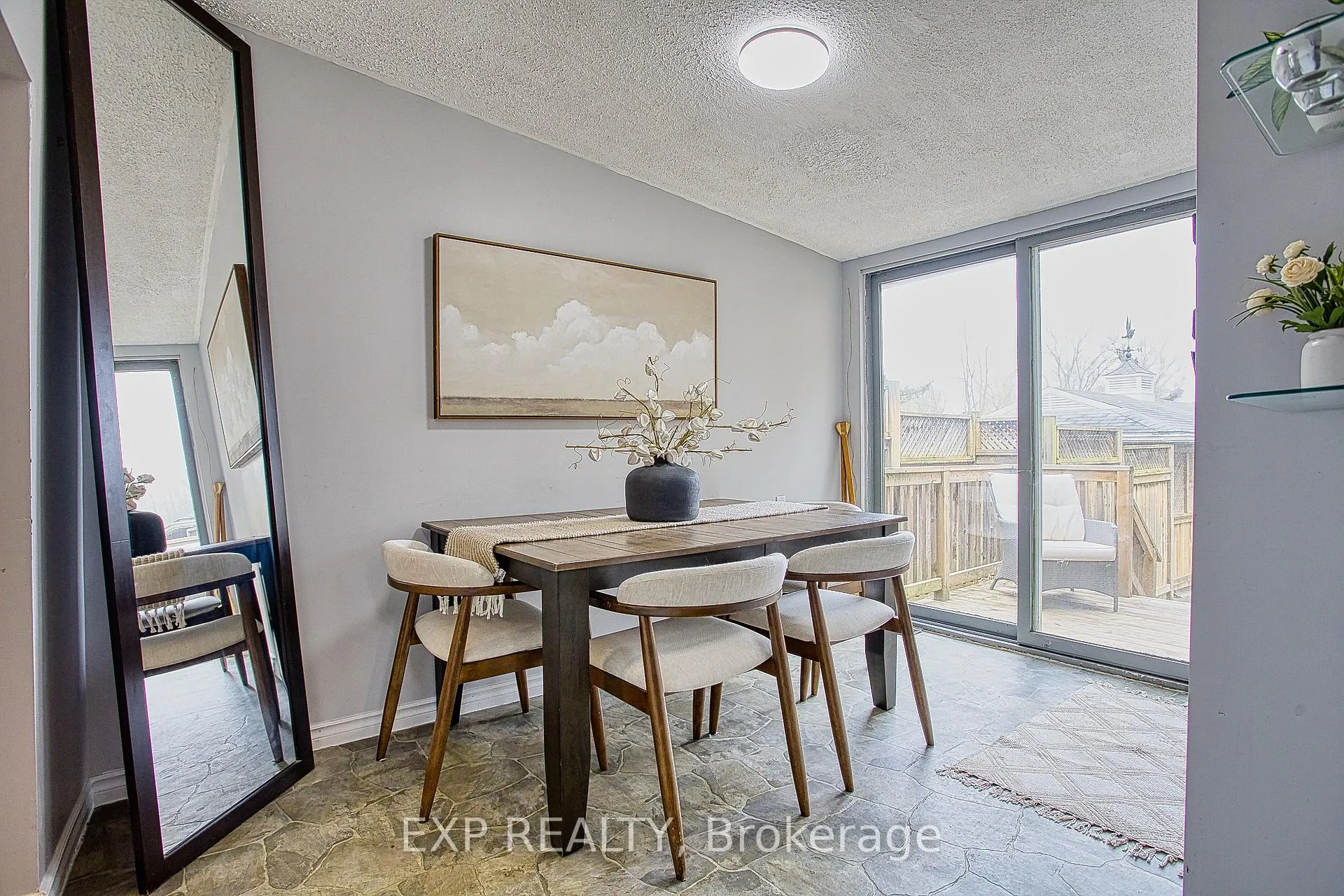Photo 21 of 68 Riverside Drive, Welland, Broadway — HOMEH
