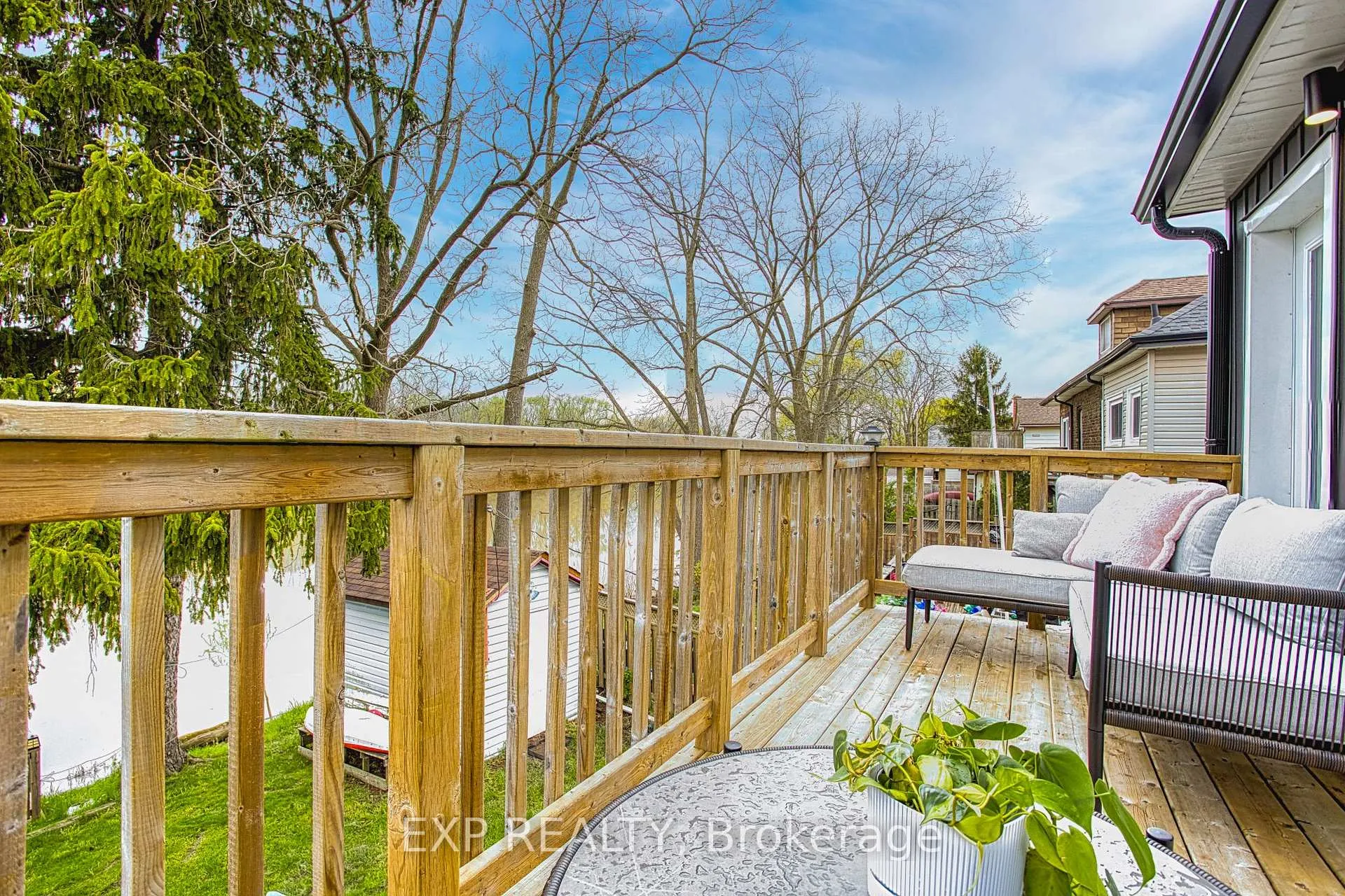 Photo 36 of 68 Riverside Drive, Welland, Broadway — HOMEH