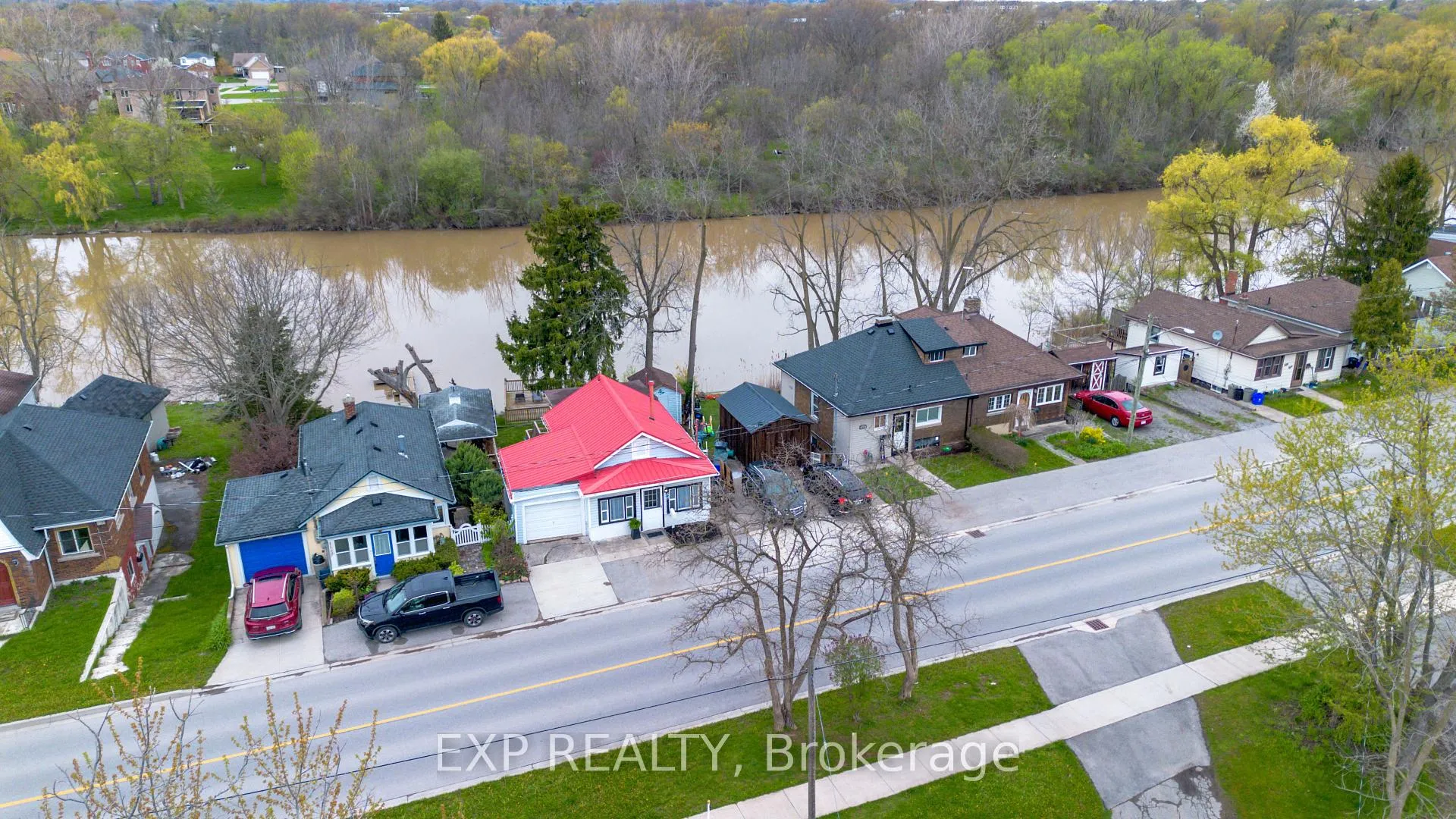 Photo 37 of 68 Riverside Drive, Welland, Broadway — HOMEH