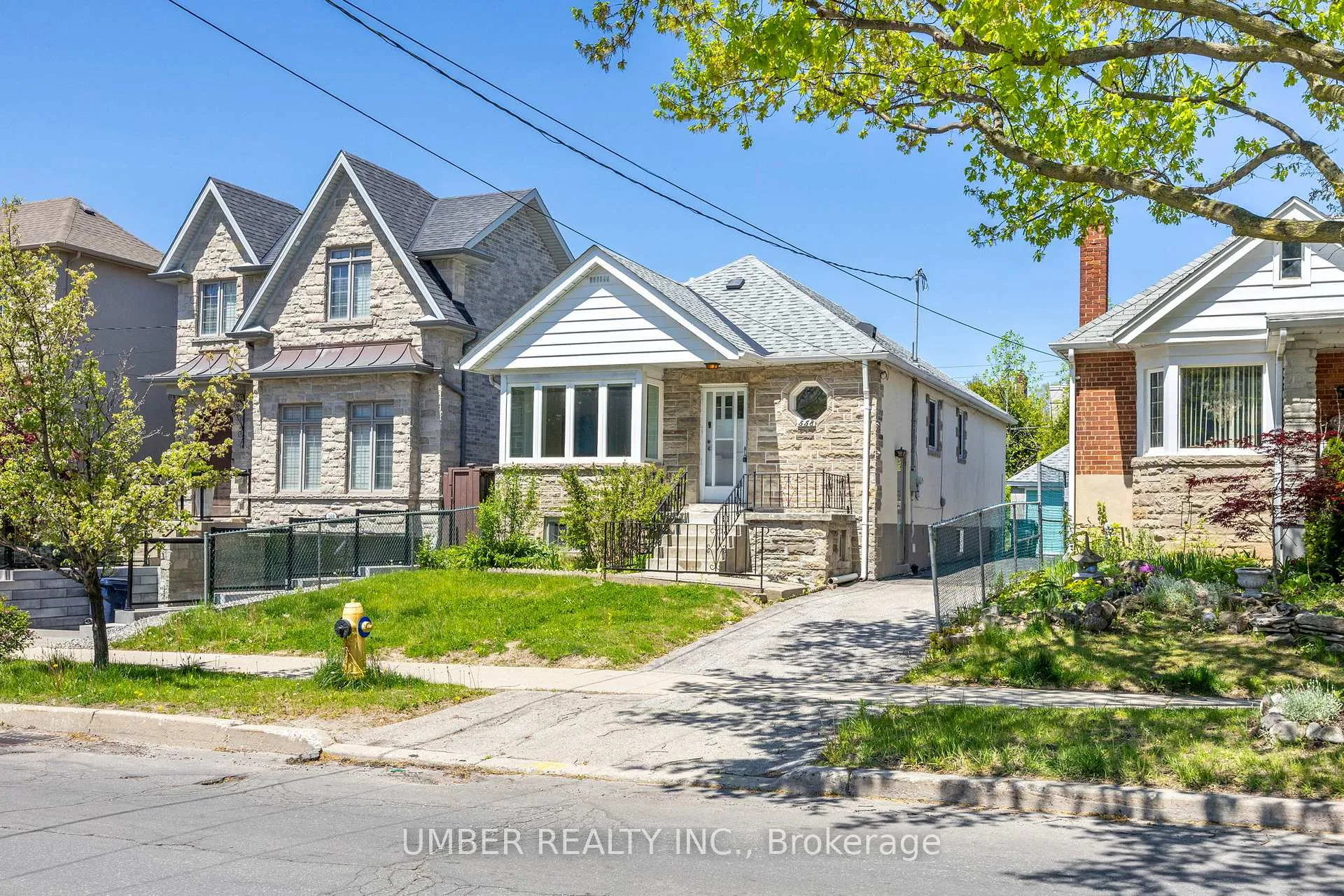 Front of 558 Glencairn Avenue