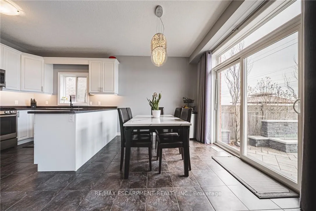 Photo 14 of 154 Keystone Crescent, Hamilton, Rural Glanbrook — HOMEH
