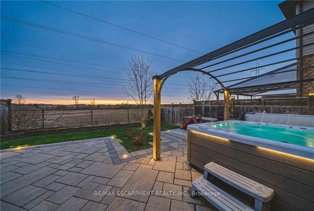 Photo 40 of 154 Keystone Crescent, Hamilton, Rural Glanbrook — HOMEH