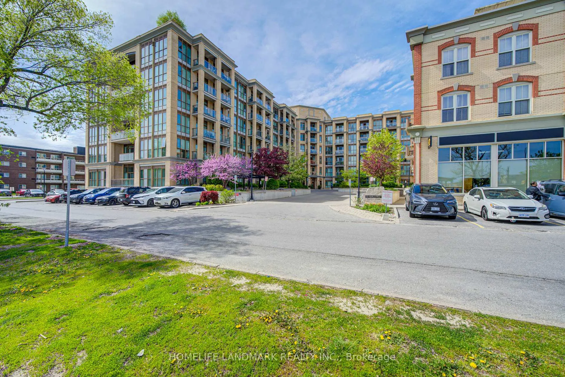 Photo 4 of Unit 618, 68 Main Street N, Markham, Old Markham Village — HOMEH