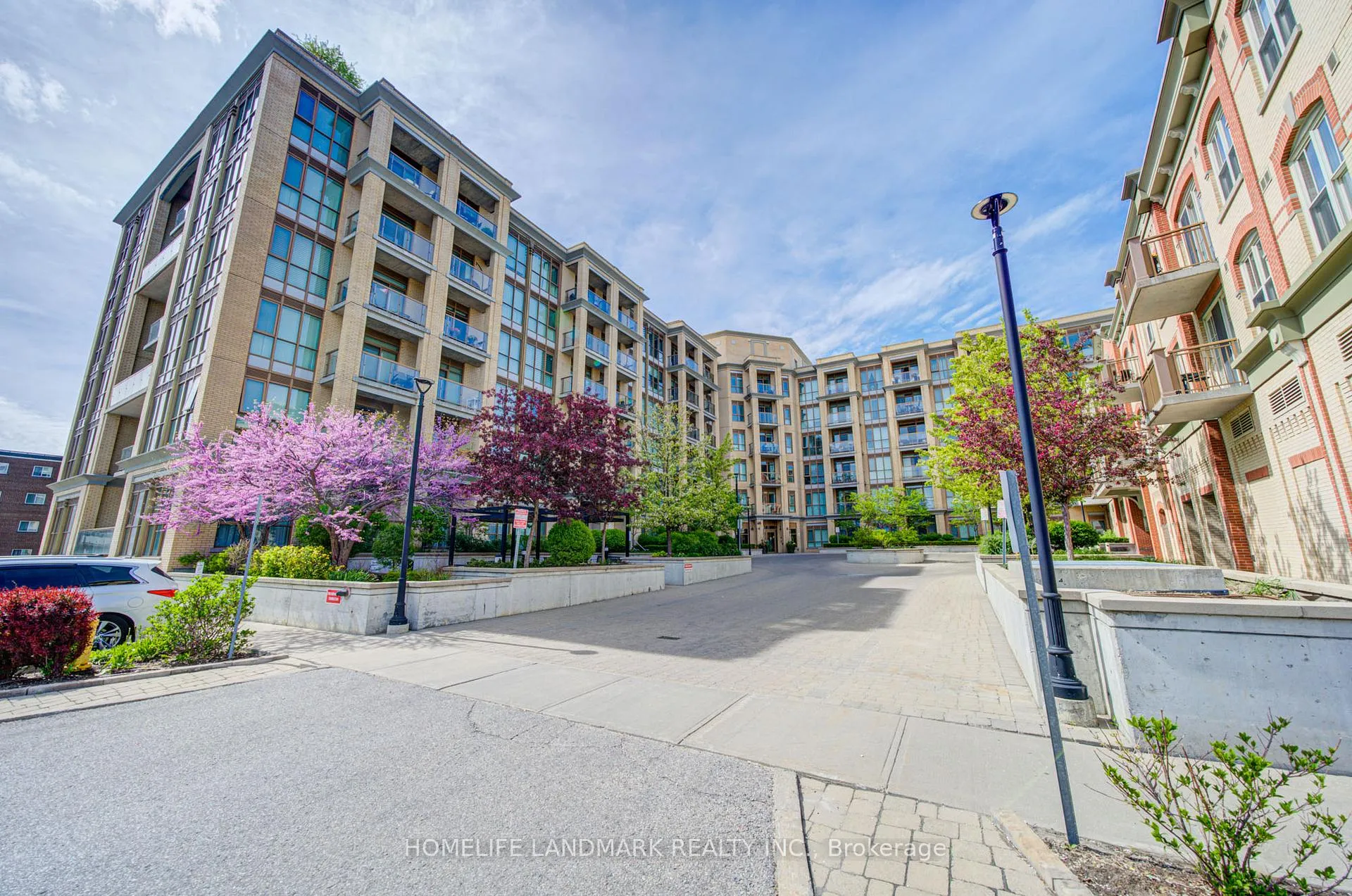 Photo 5 of Unit 618, 68 Main Street N, Markham, Old Markham Village — HOMEH