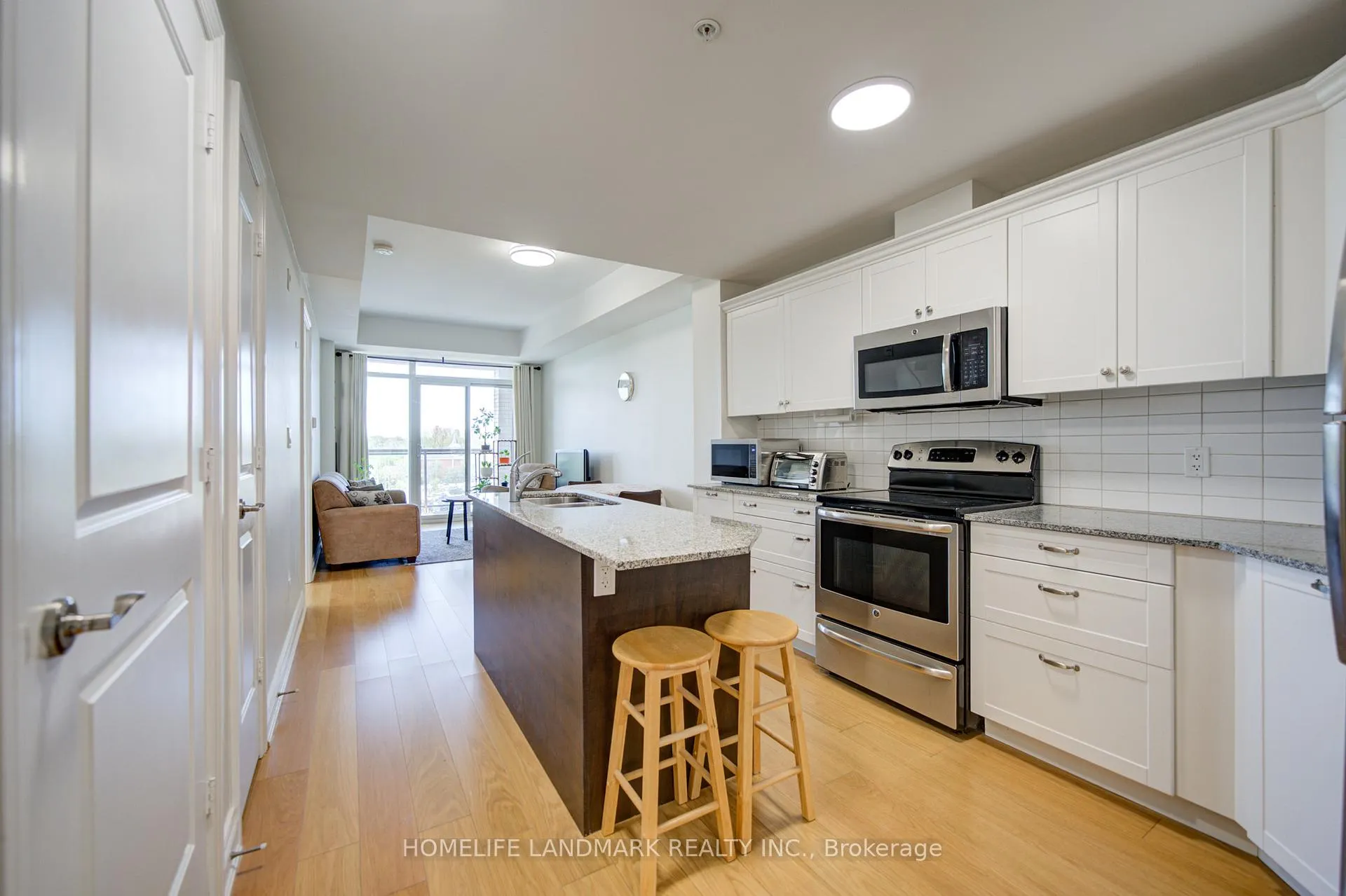 Photo 11 of Unit 618, 68 Main Street N, Markham, Old Markham Village — HOMEH