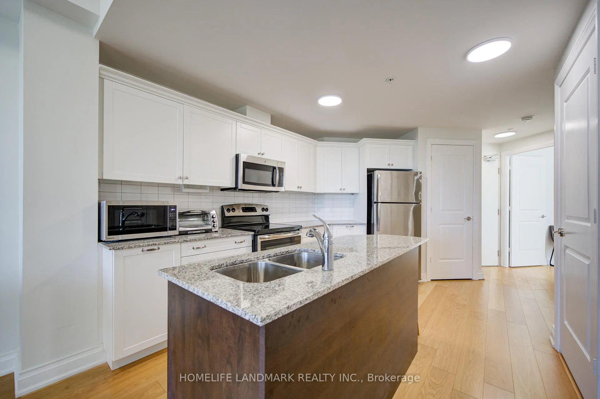 Photo 12 of Unit 618, 68 Main Street N, Markham, Old Markham Village — HOMEH
