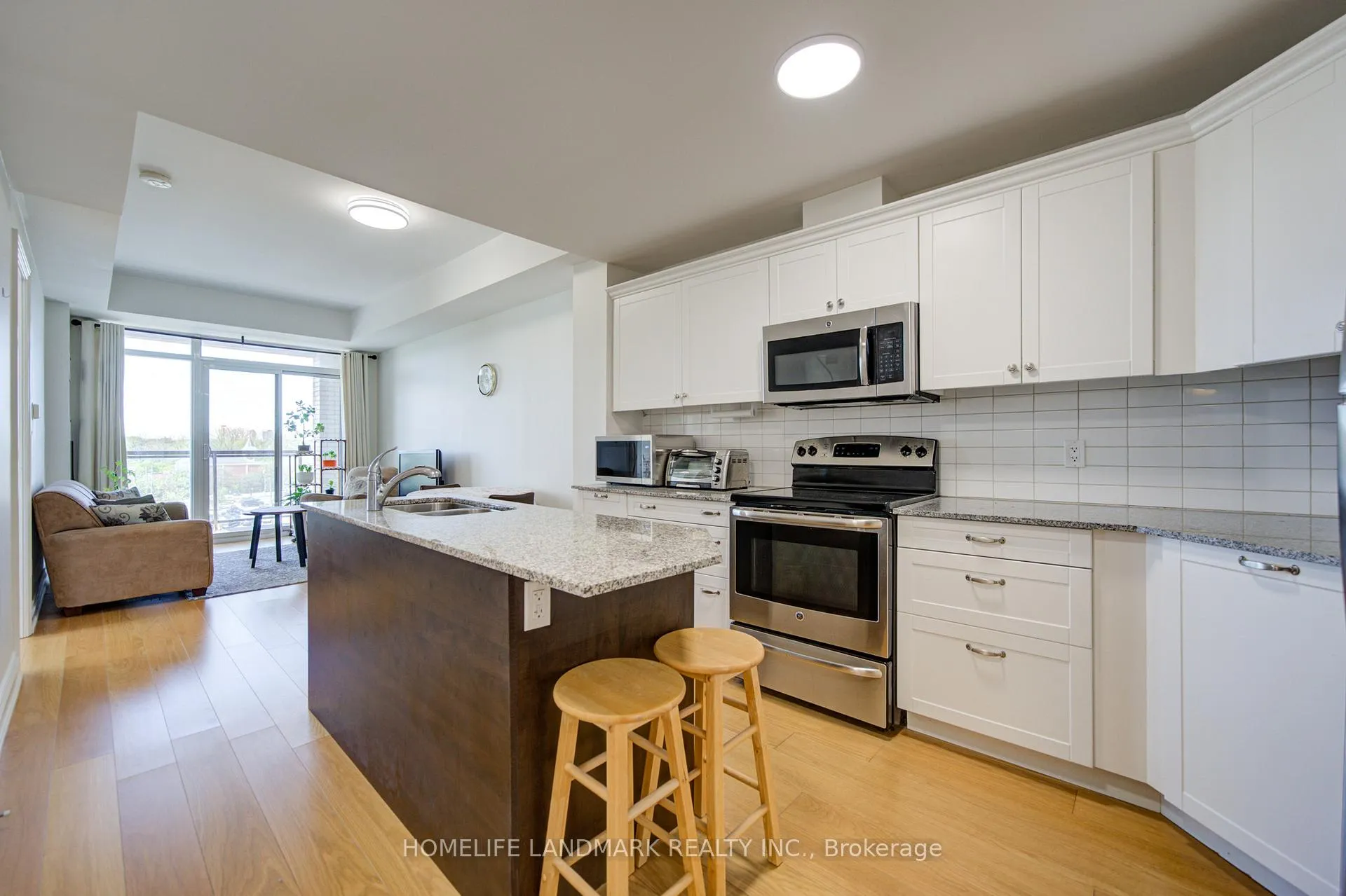 Photo 13 of Unit 618, 68 Main Street N, Markham, Old Markham Village — HOMEH