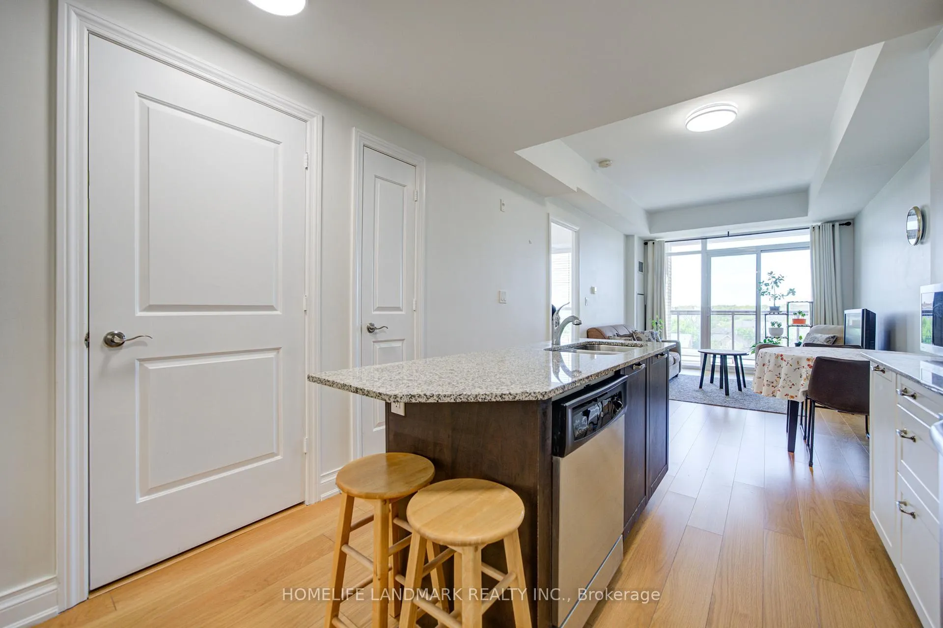 Photo 14 of Unit 618, 68 Main Street N, Markham, Old Markham Village — HOMEH